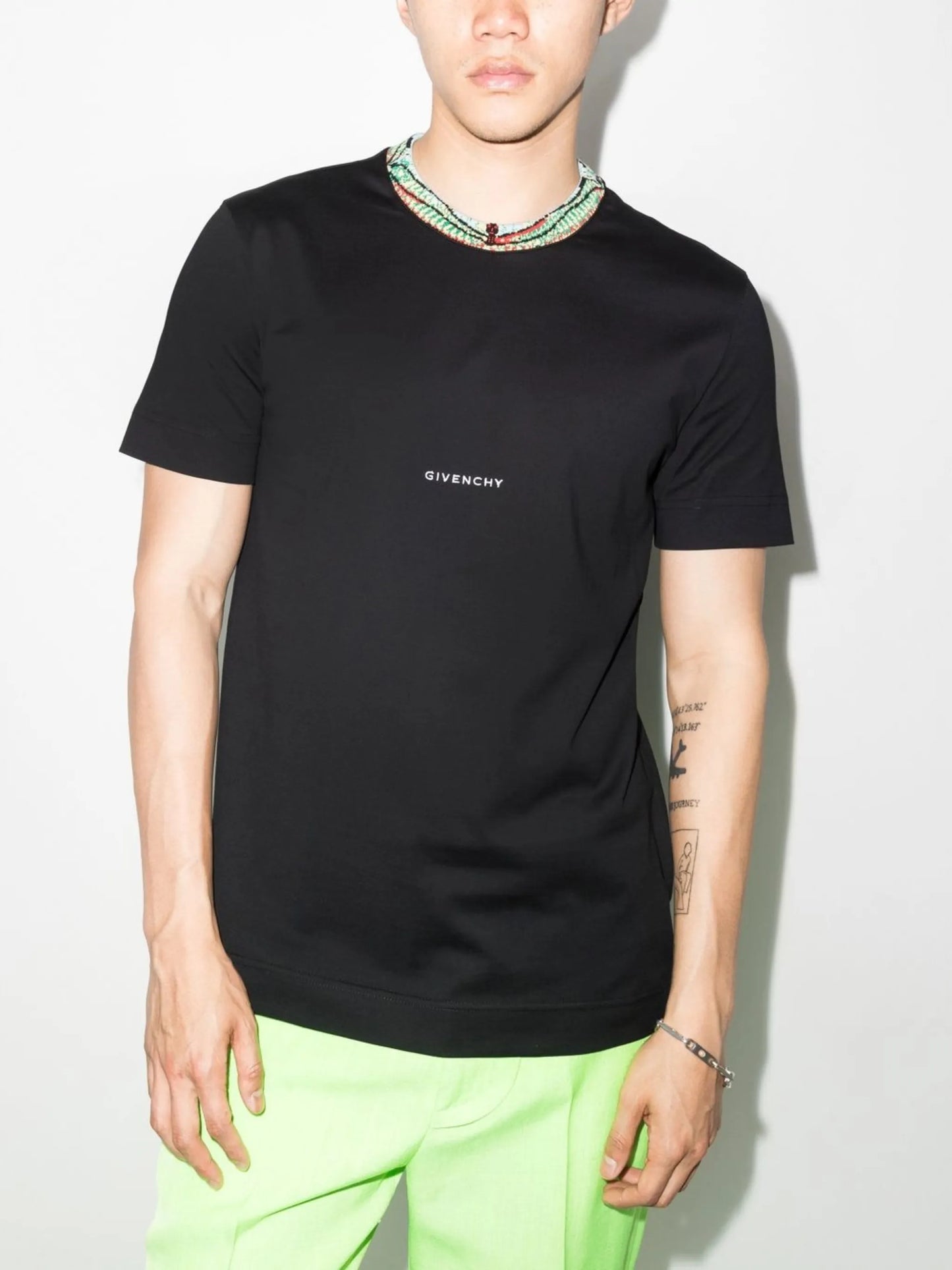 contrasting-collar short-sleeved T-shirt