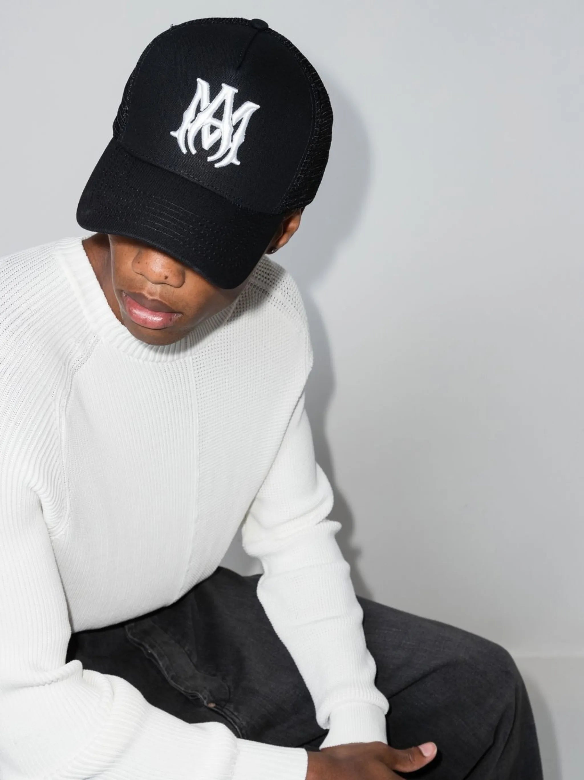 embroidered-detail baseball hat