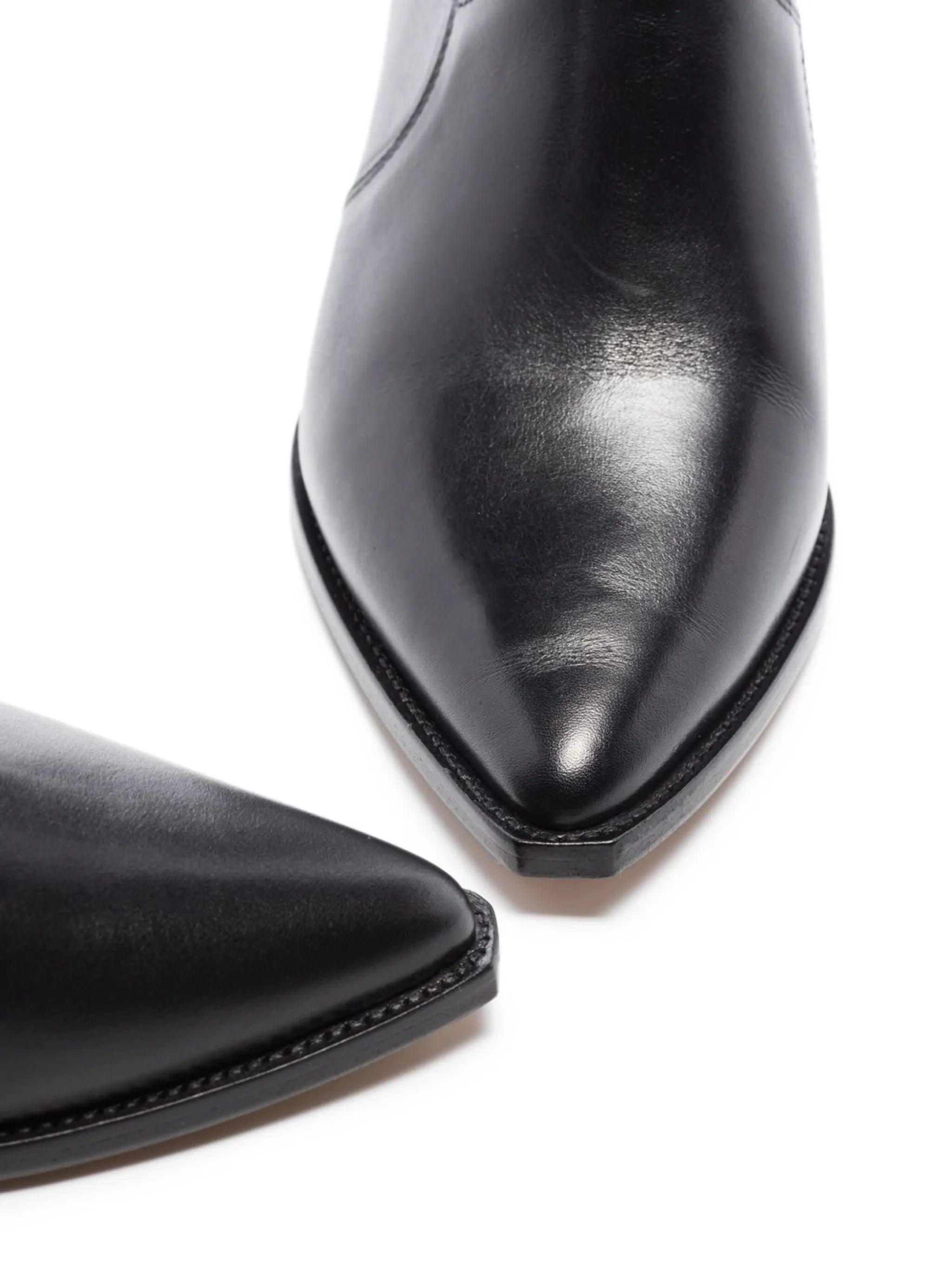 polished-finish pointed-toe boots