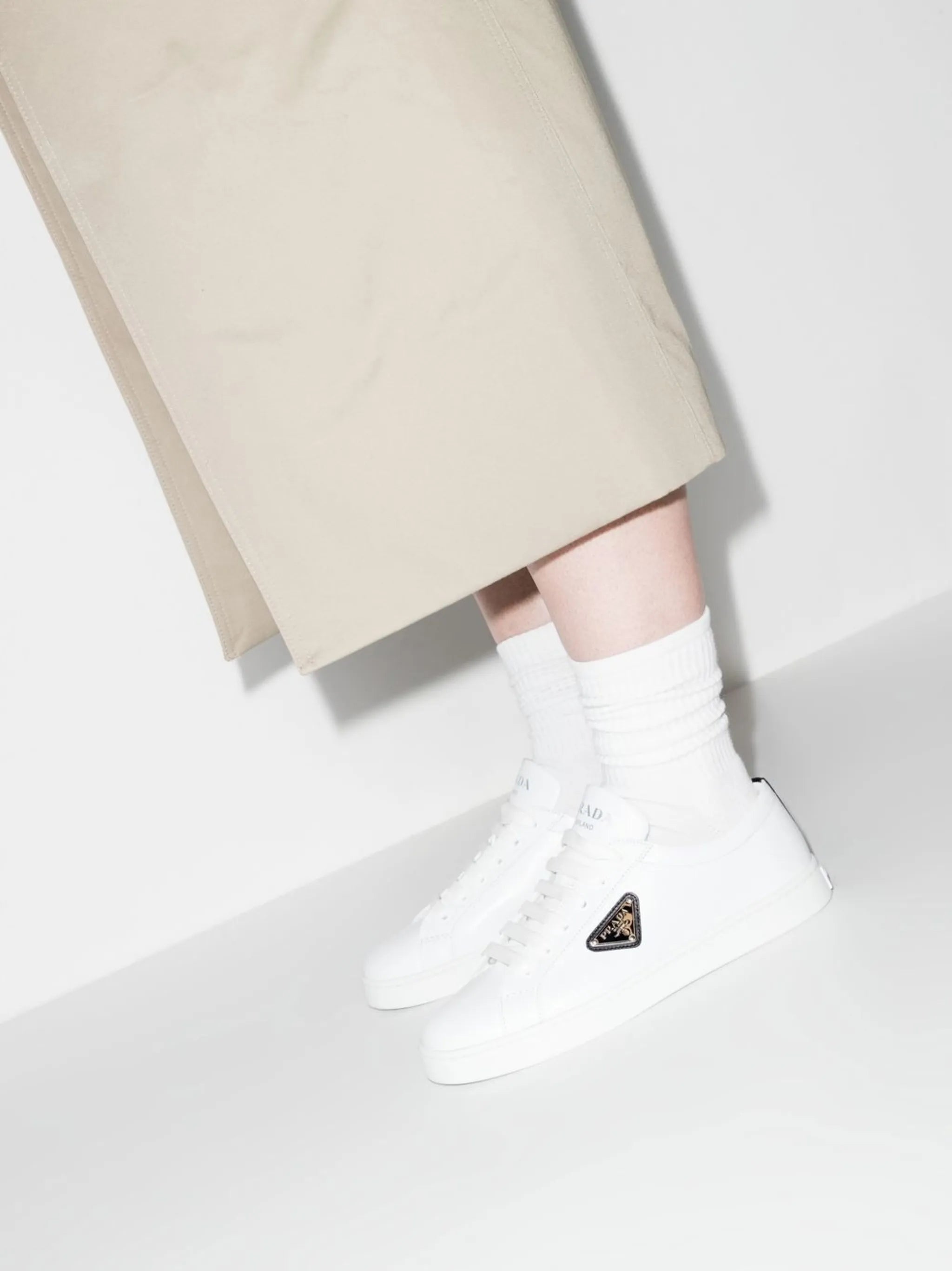 triangle-logo low-top sneakers