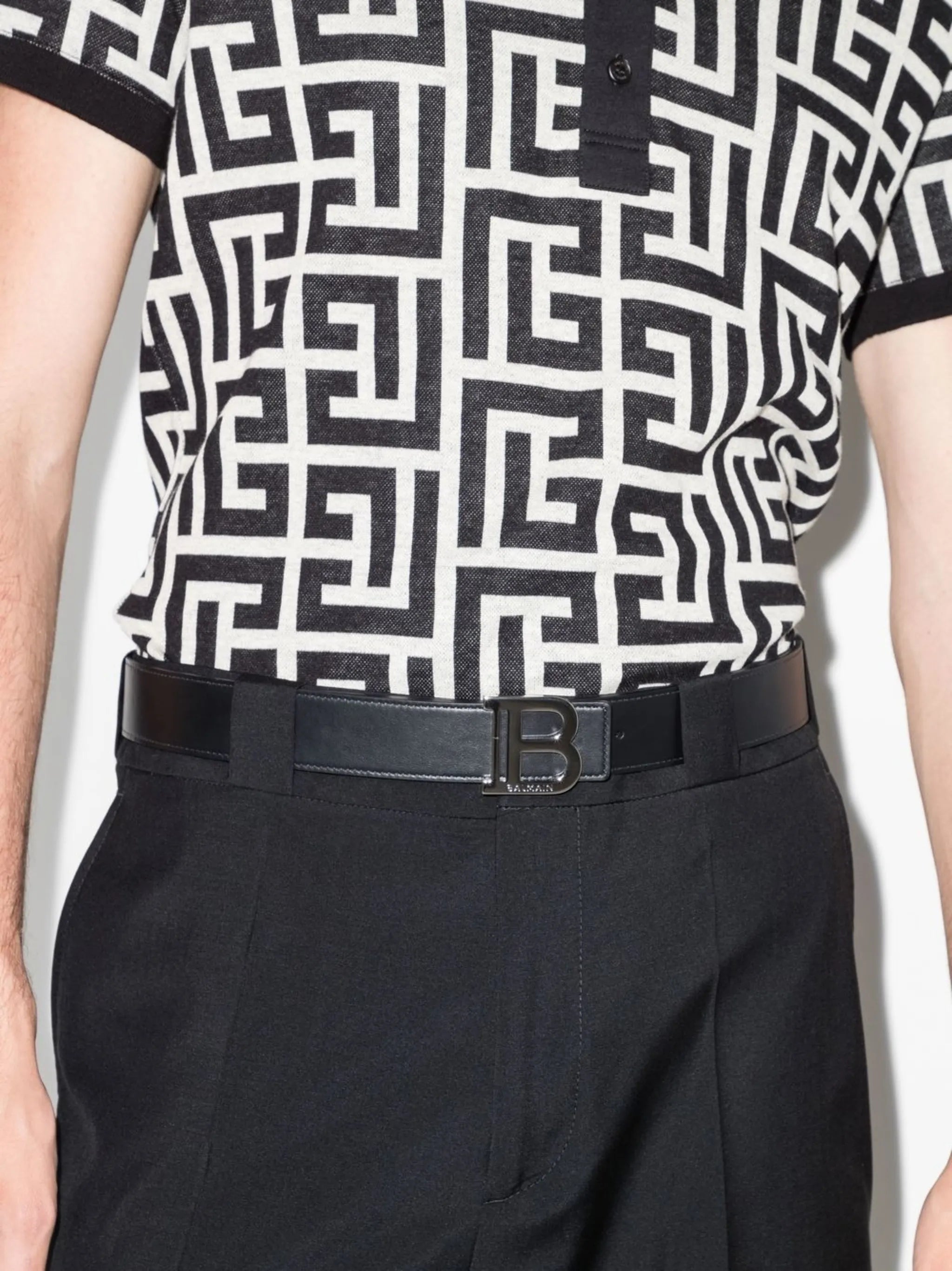 logo-plaque buckled belt