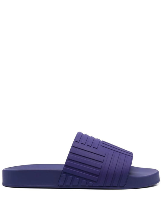 Intrecciato-embossed slides