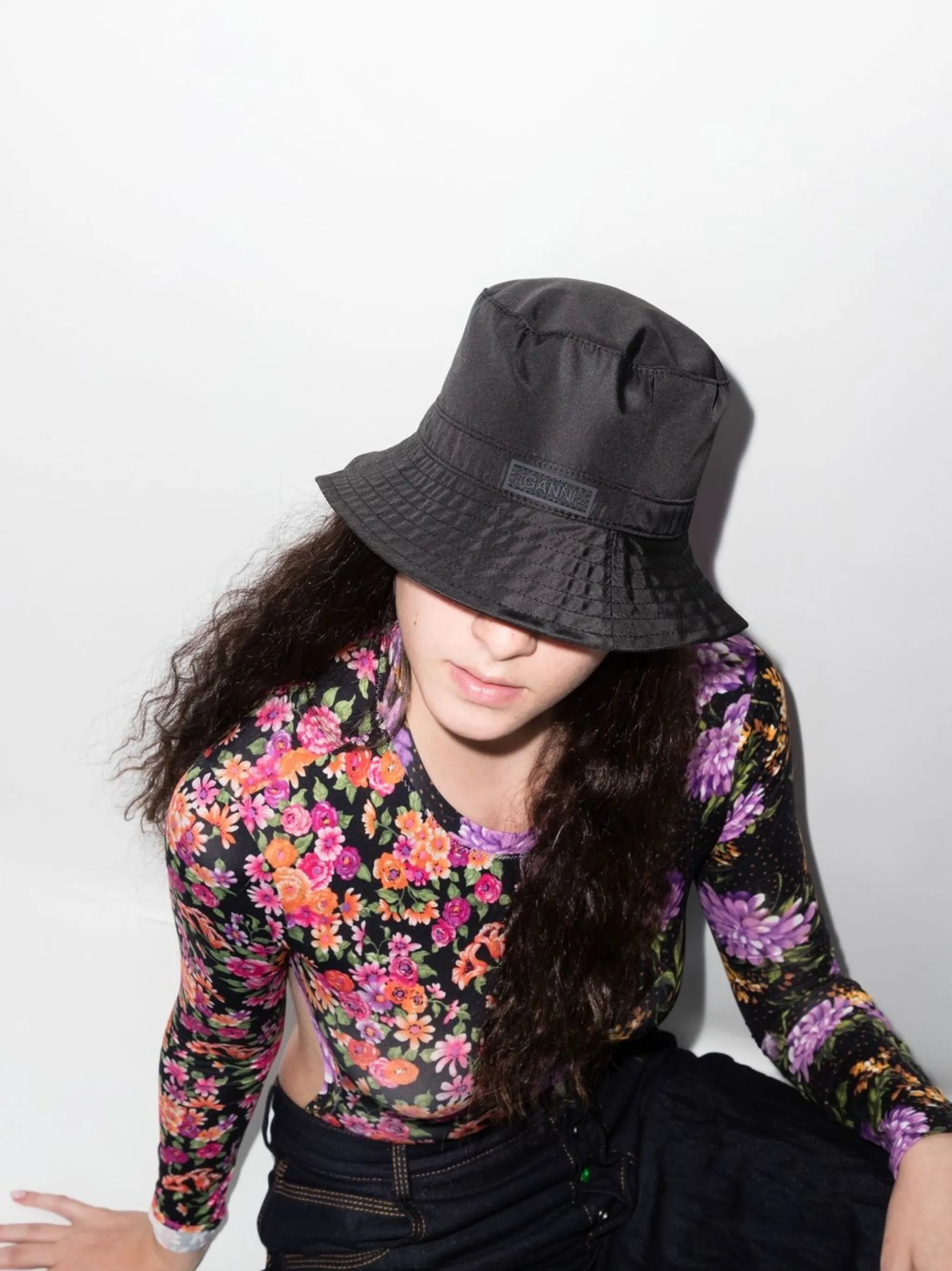 logo-patch bucket hat