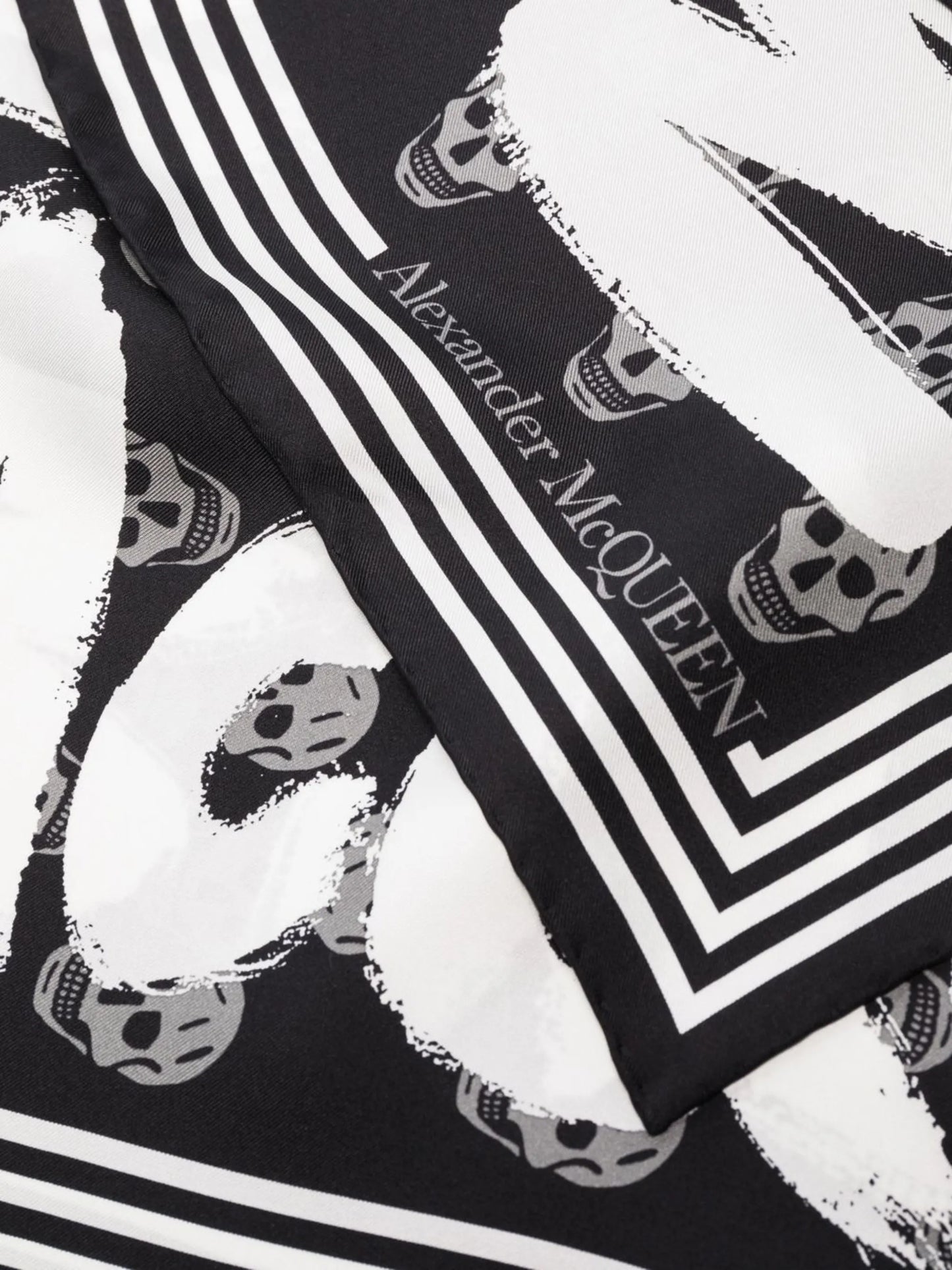 logo-print skull-motif scarf