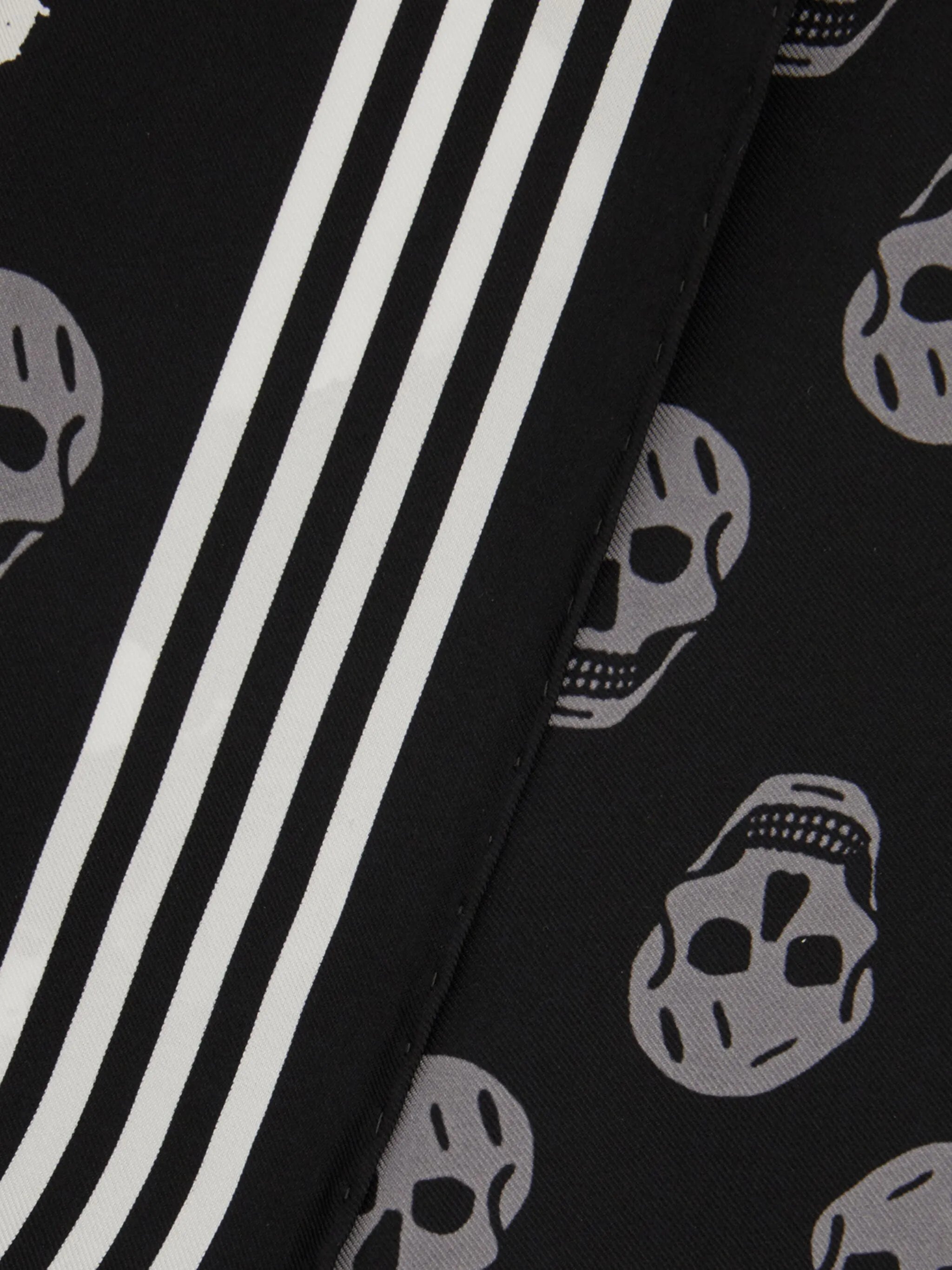 logo-print skull-motif scarf