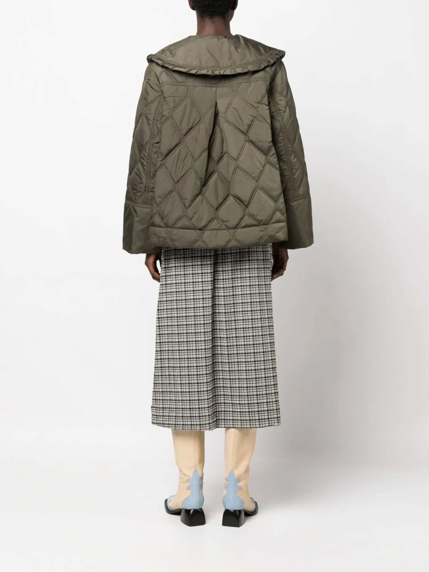 detachable-collar quilted jacket