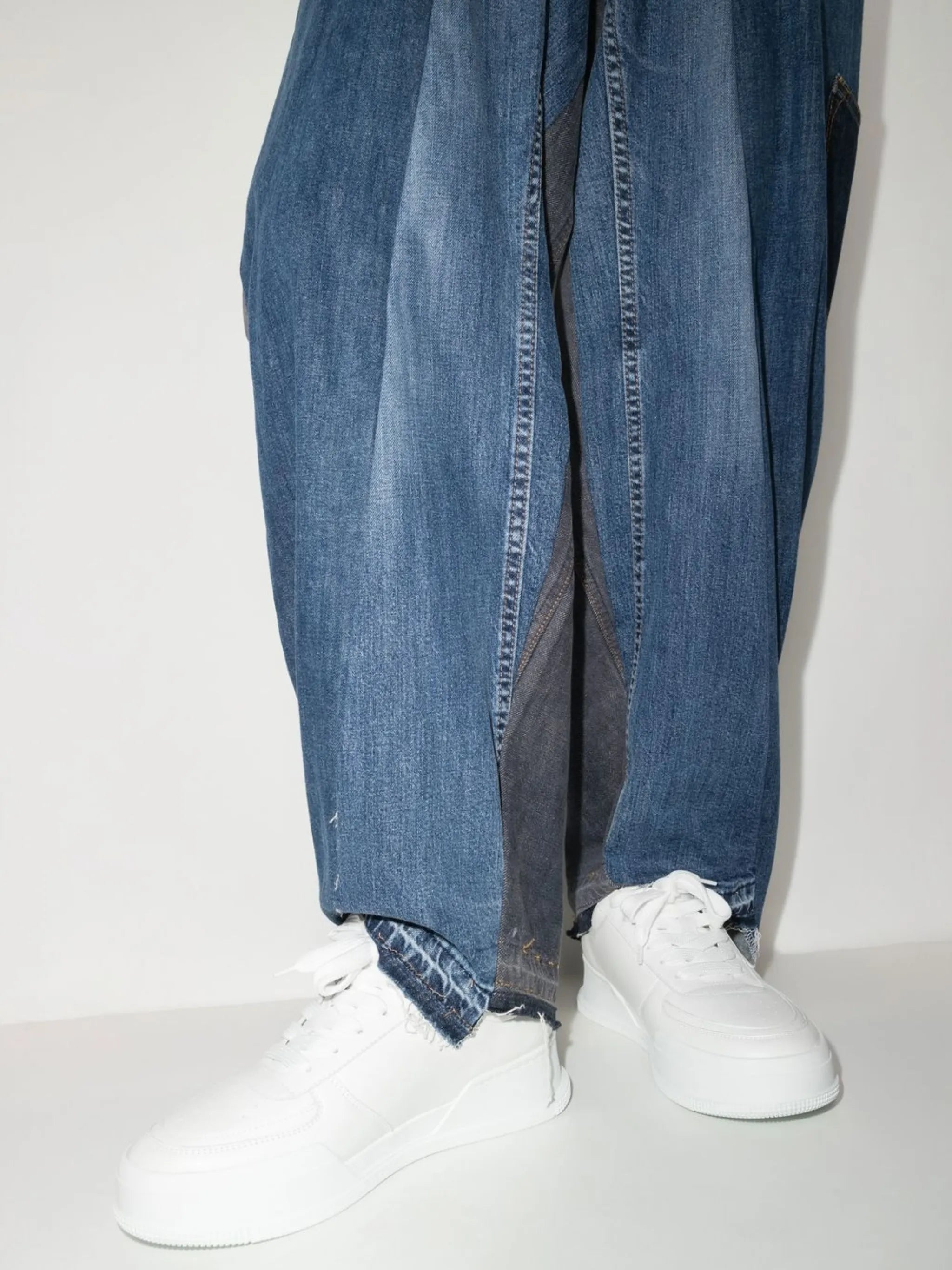 lace-up low-top sneakers