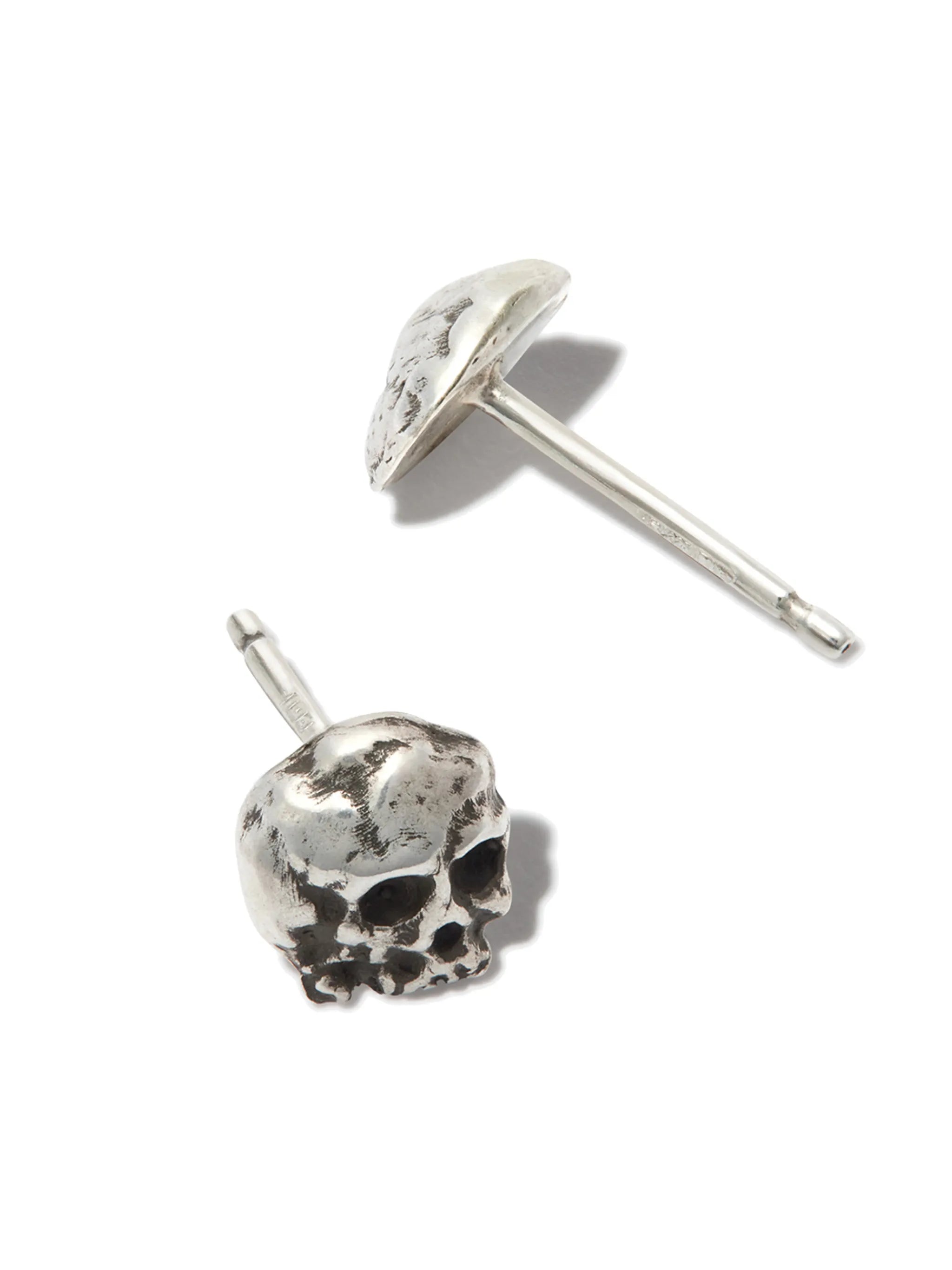 skull-motif silver stud earrings