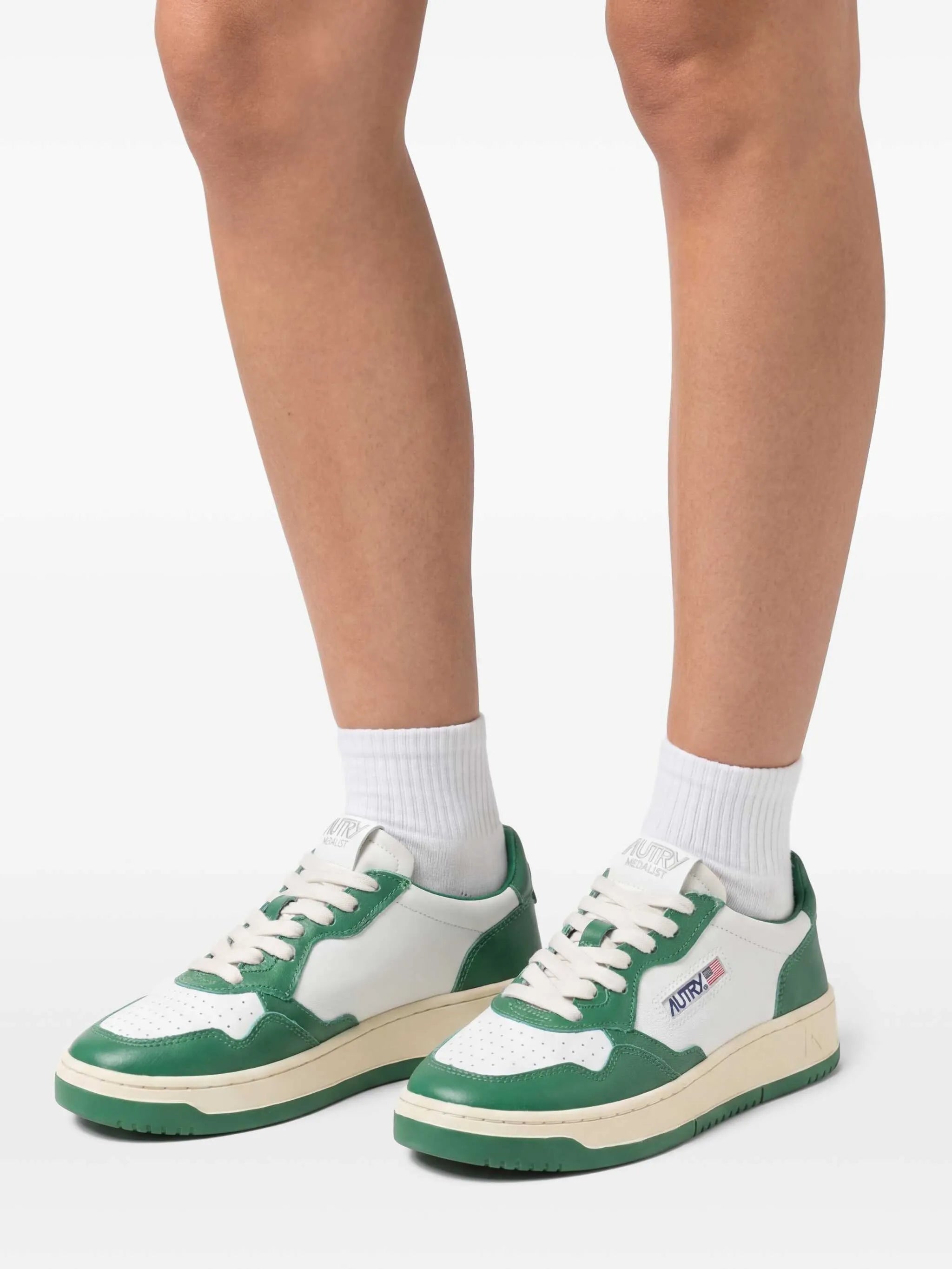 Medalist low-top sneakers