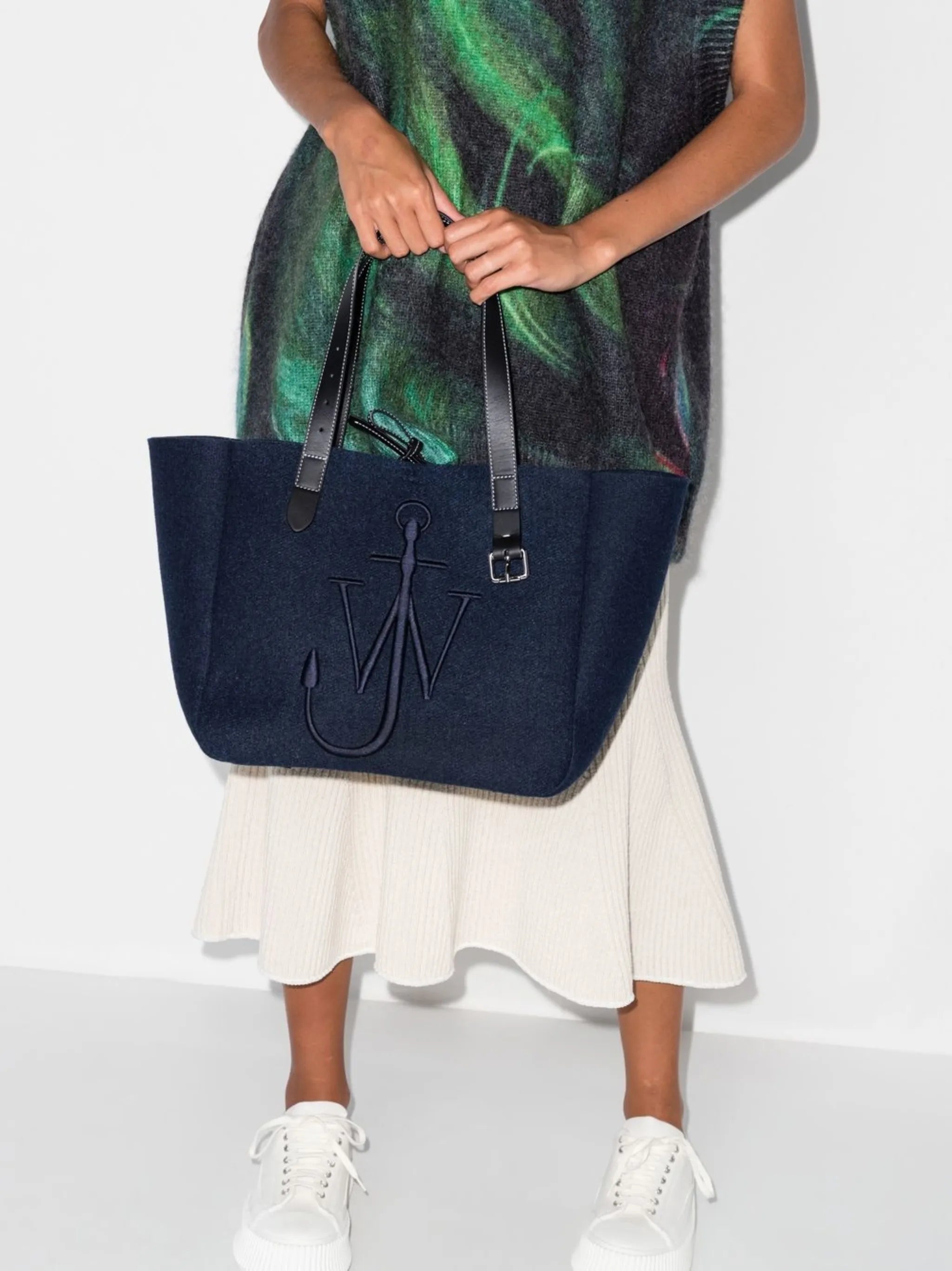 Belt felted tote bag
