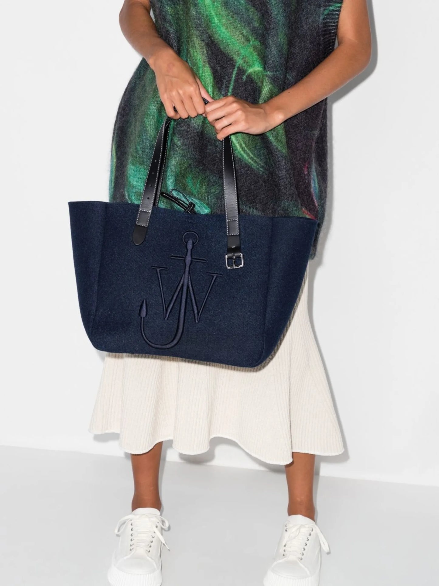 Belt felted tote bag