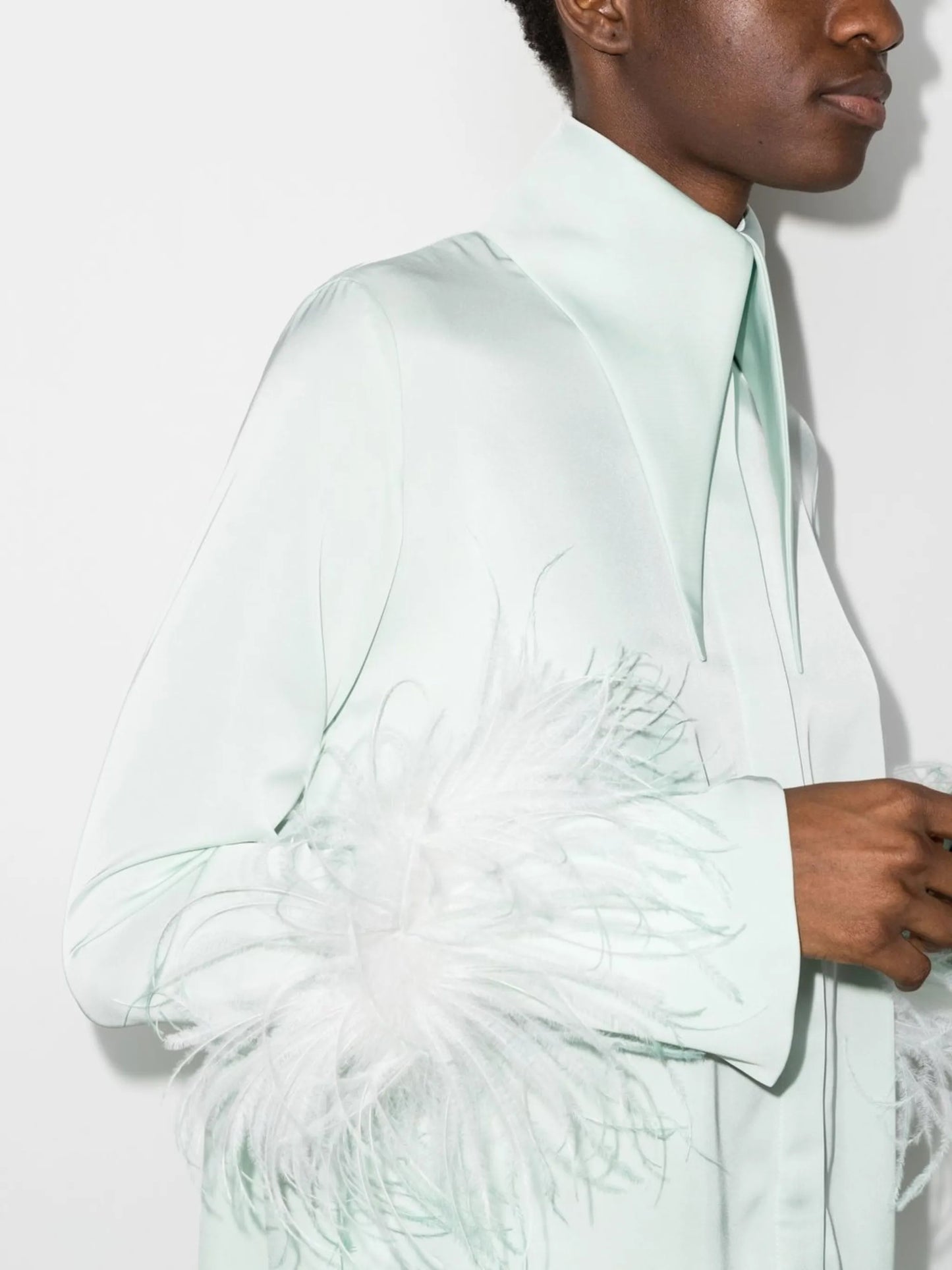 oversize-collar feather-trim shirt