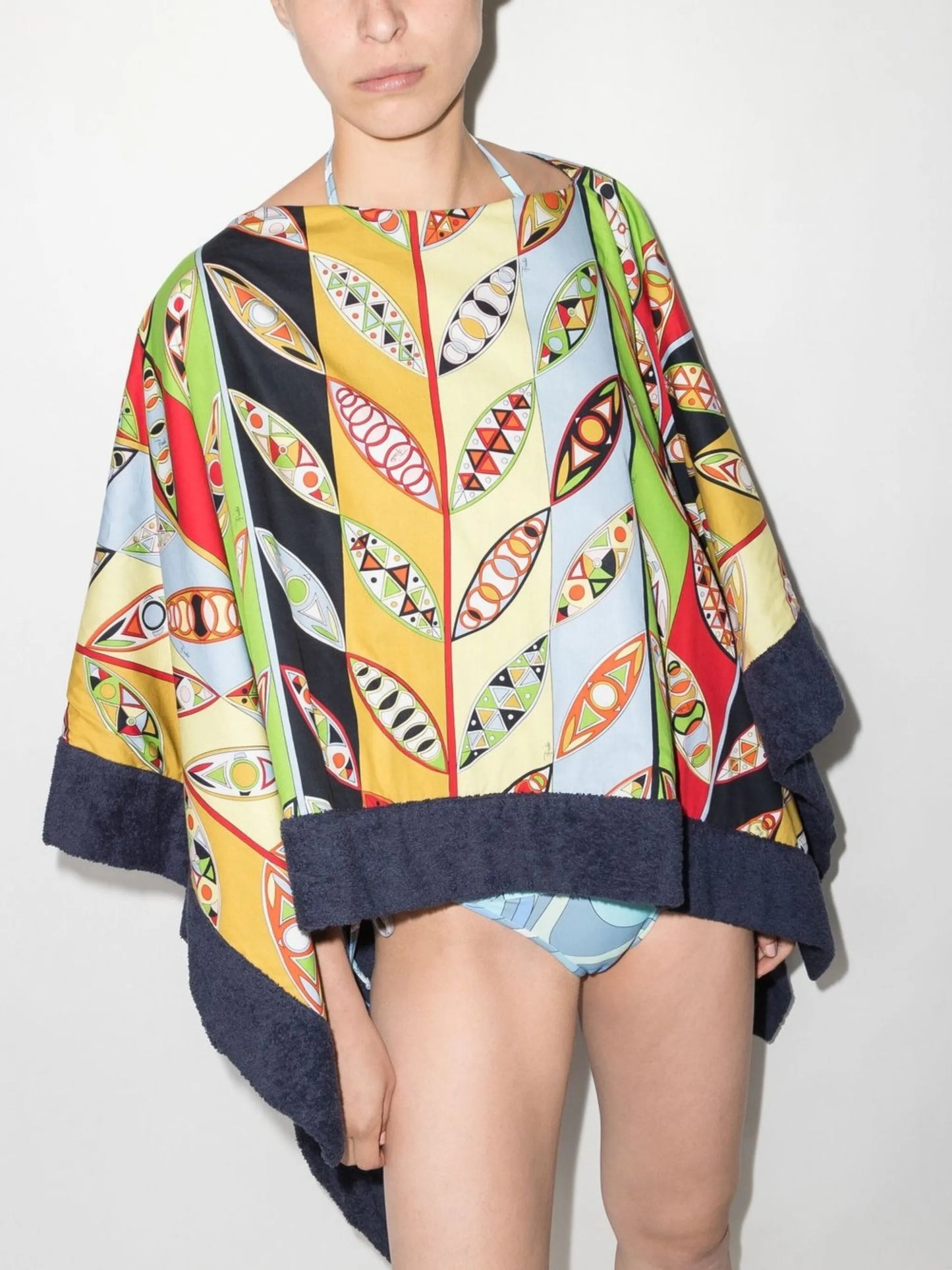 graphic-print asymmetric-hem top