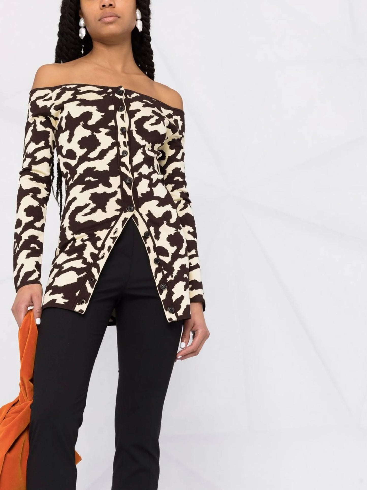 tailored split-cuff slim-fit trousers