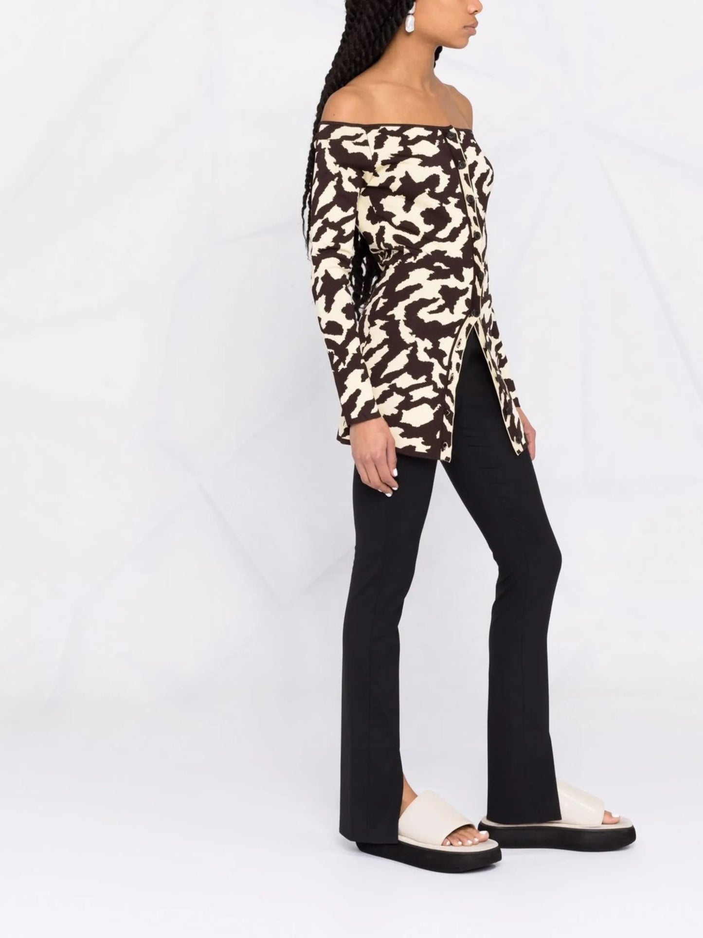 tailored split-cuff slim-fit trousers