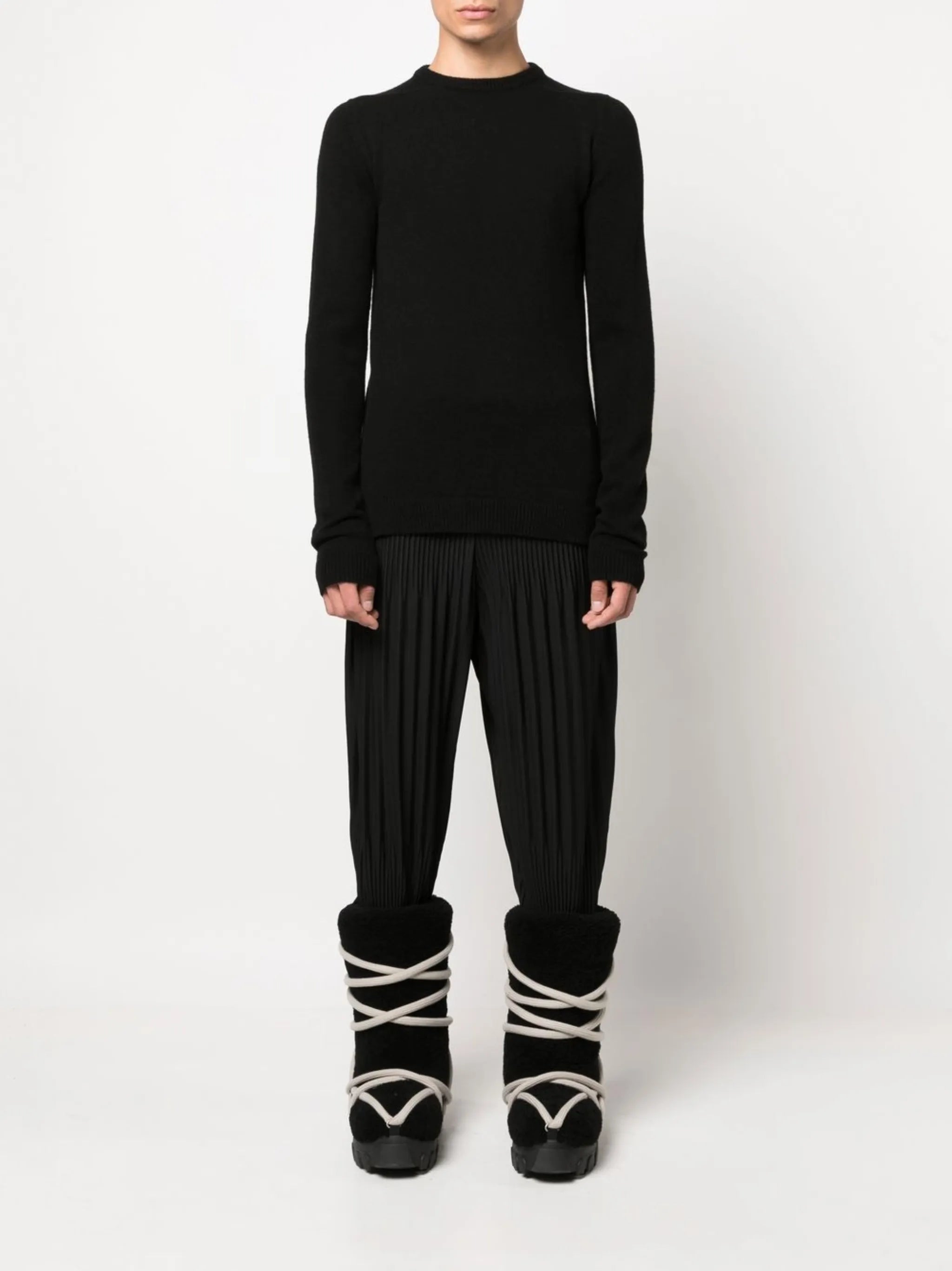 crew-neck knitted jumper
