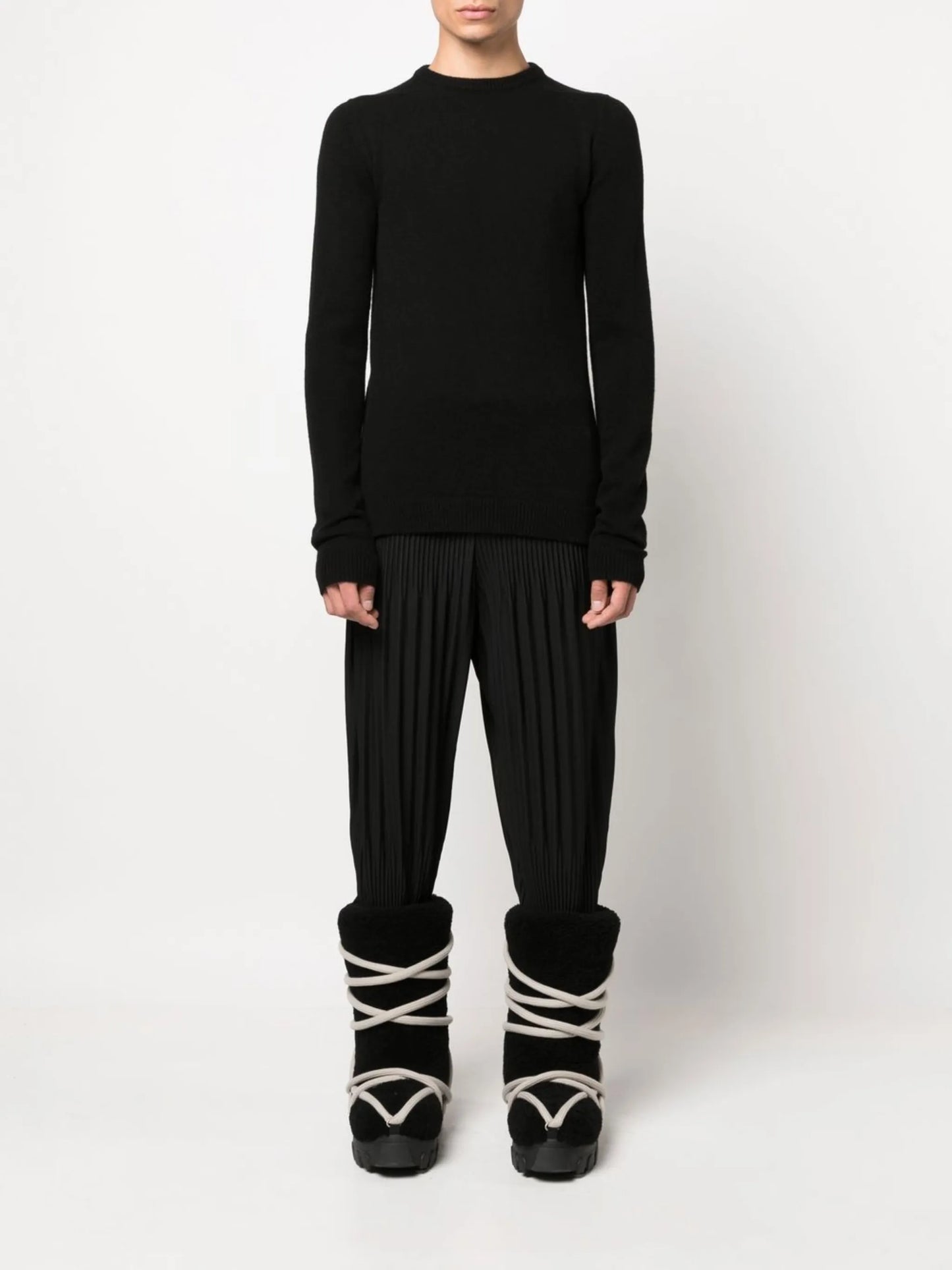 crew-neck knitted jumper