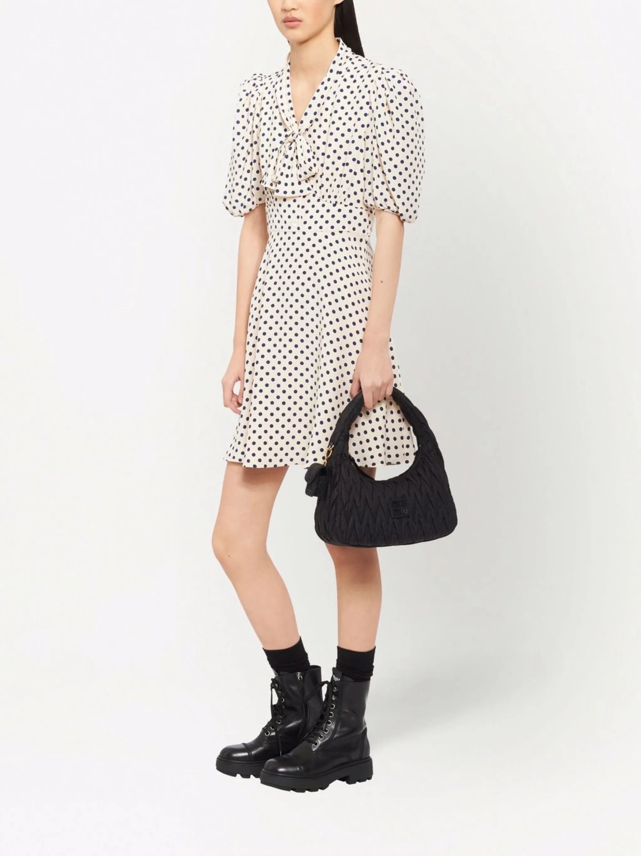 Wander matelassé shoulder bag