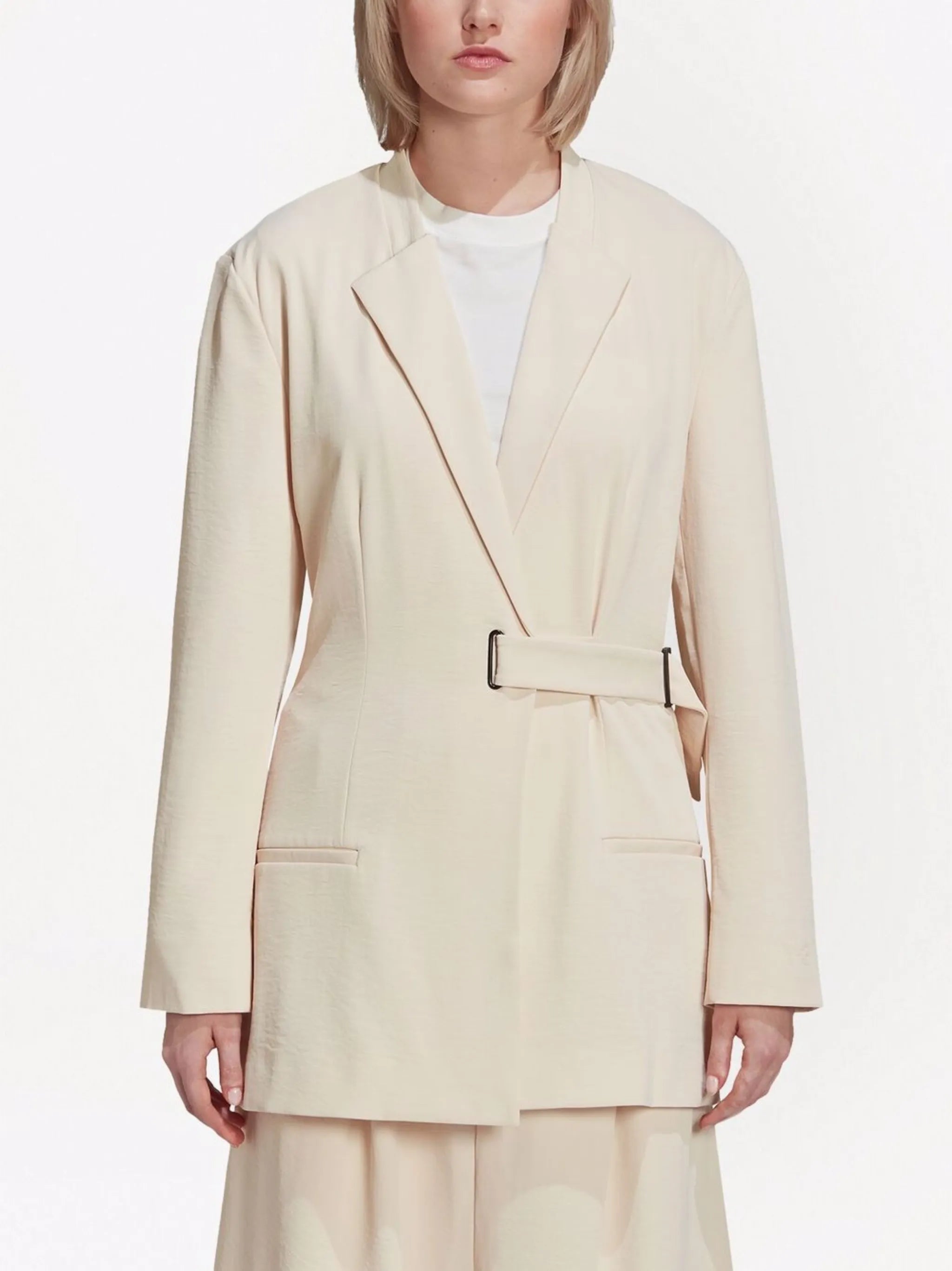 oversized-belted blazer