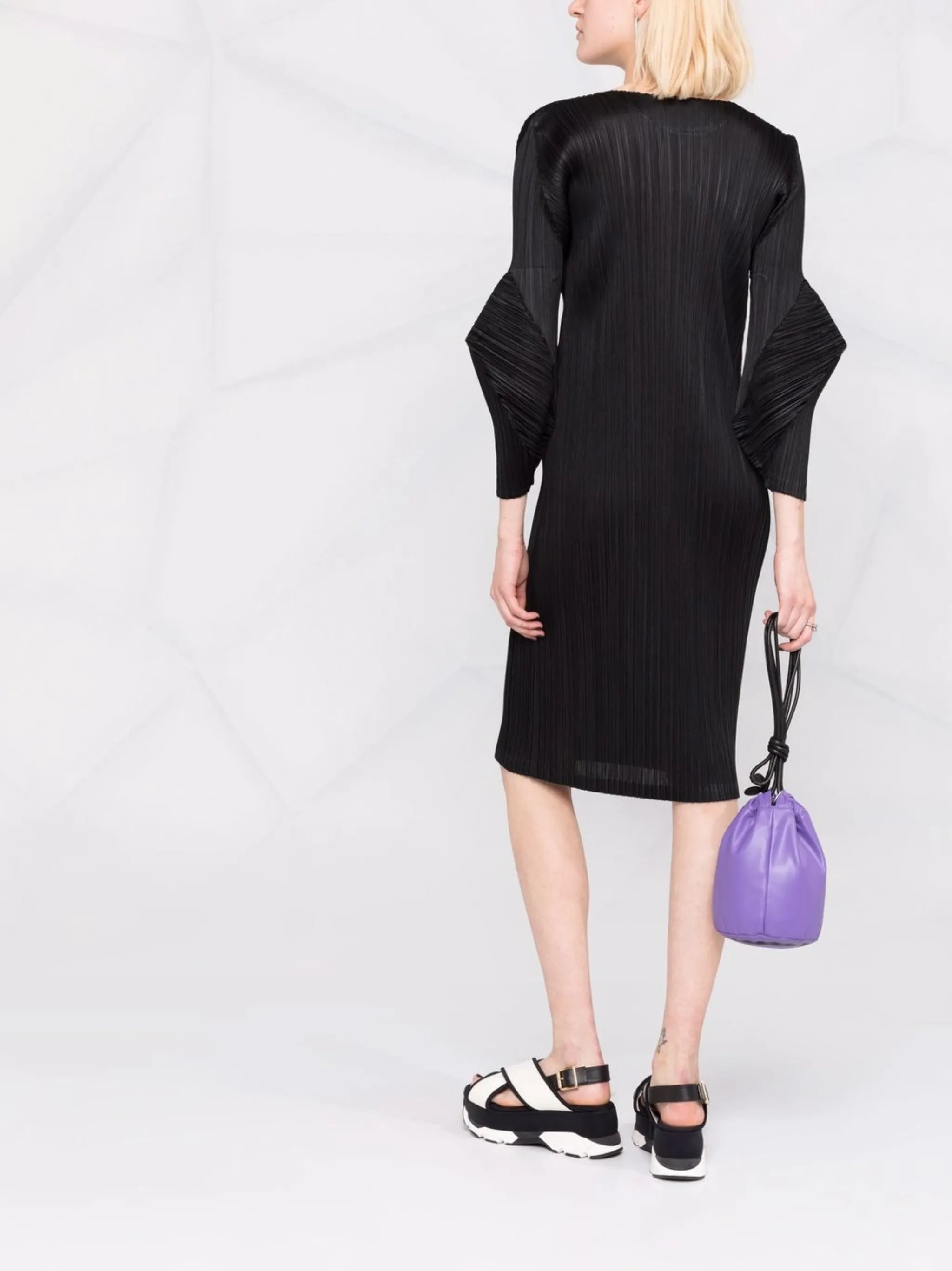 sculpted sleeve midi plissé dress