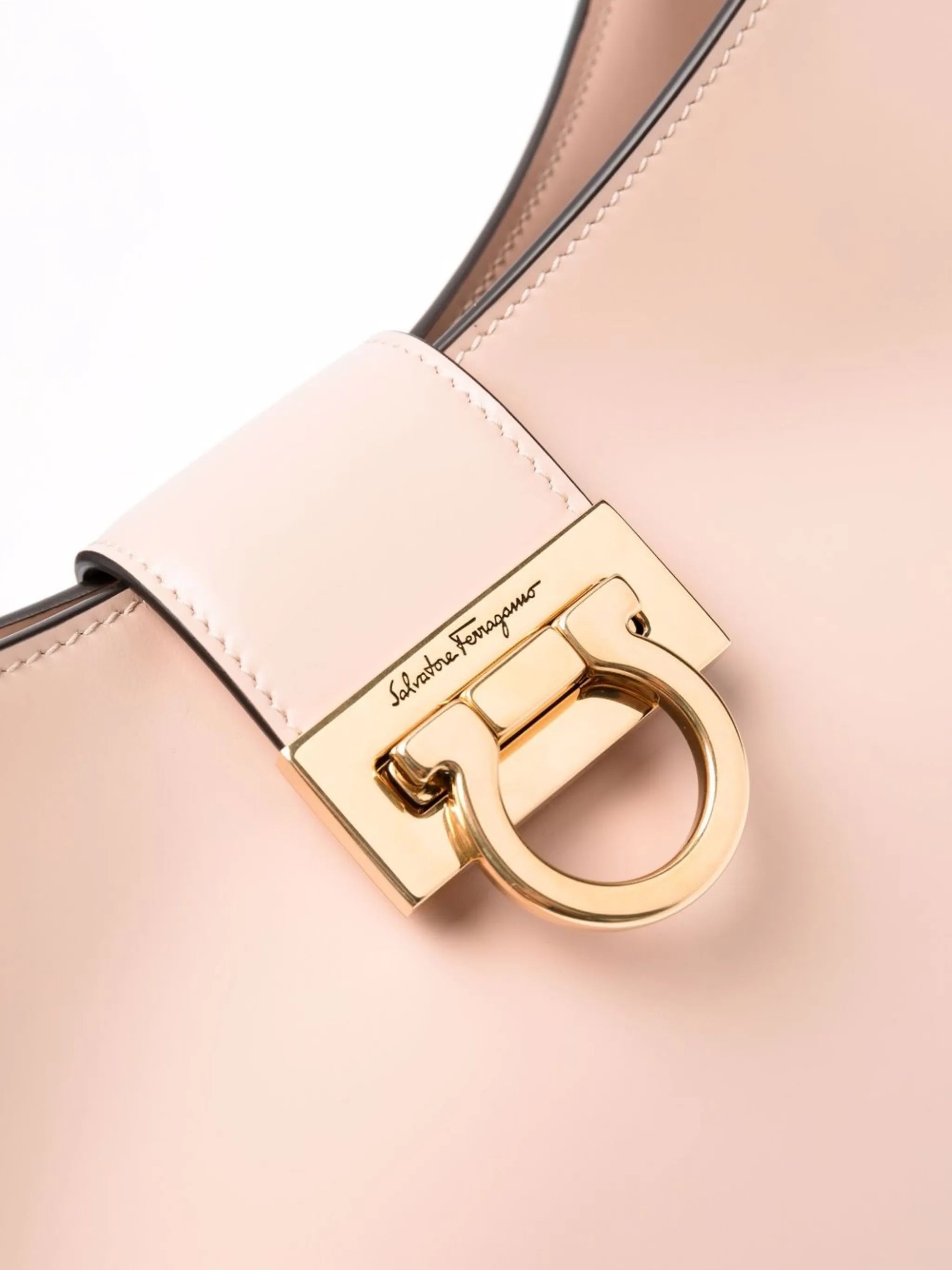 Gancini leather shoulder bag