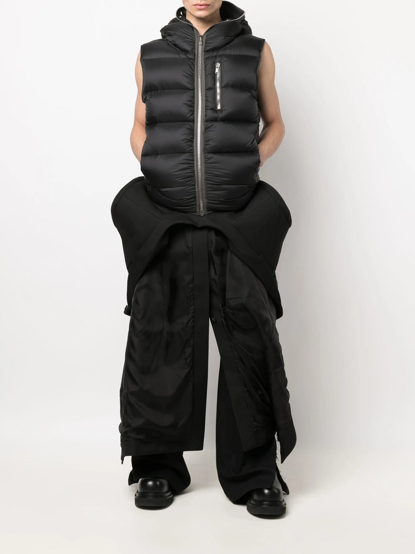 zip-fastening hooded gilet