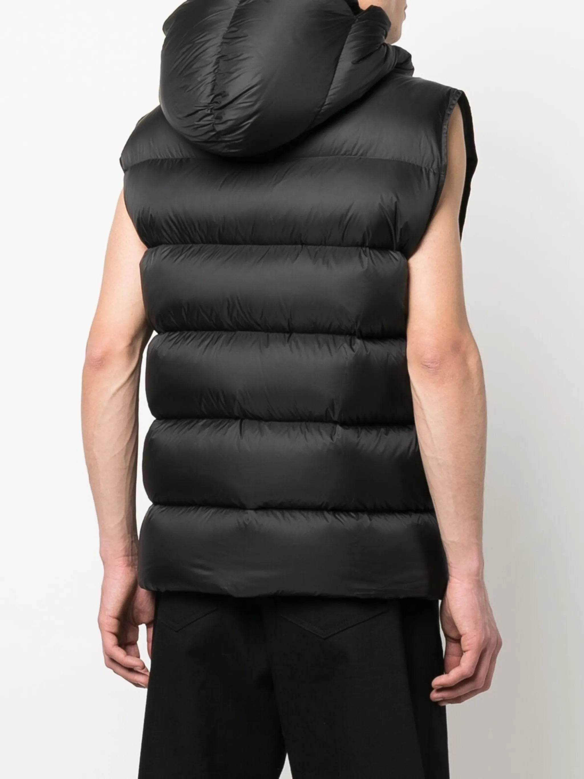 zip-fastening hooded gilet