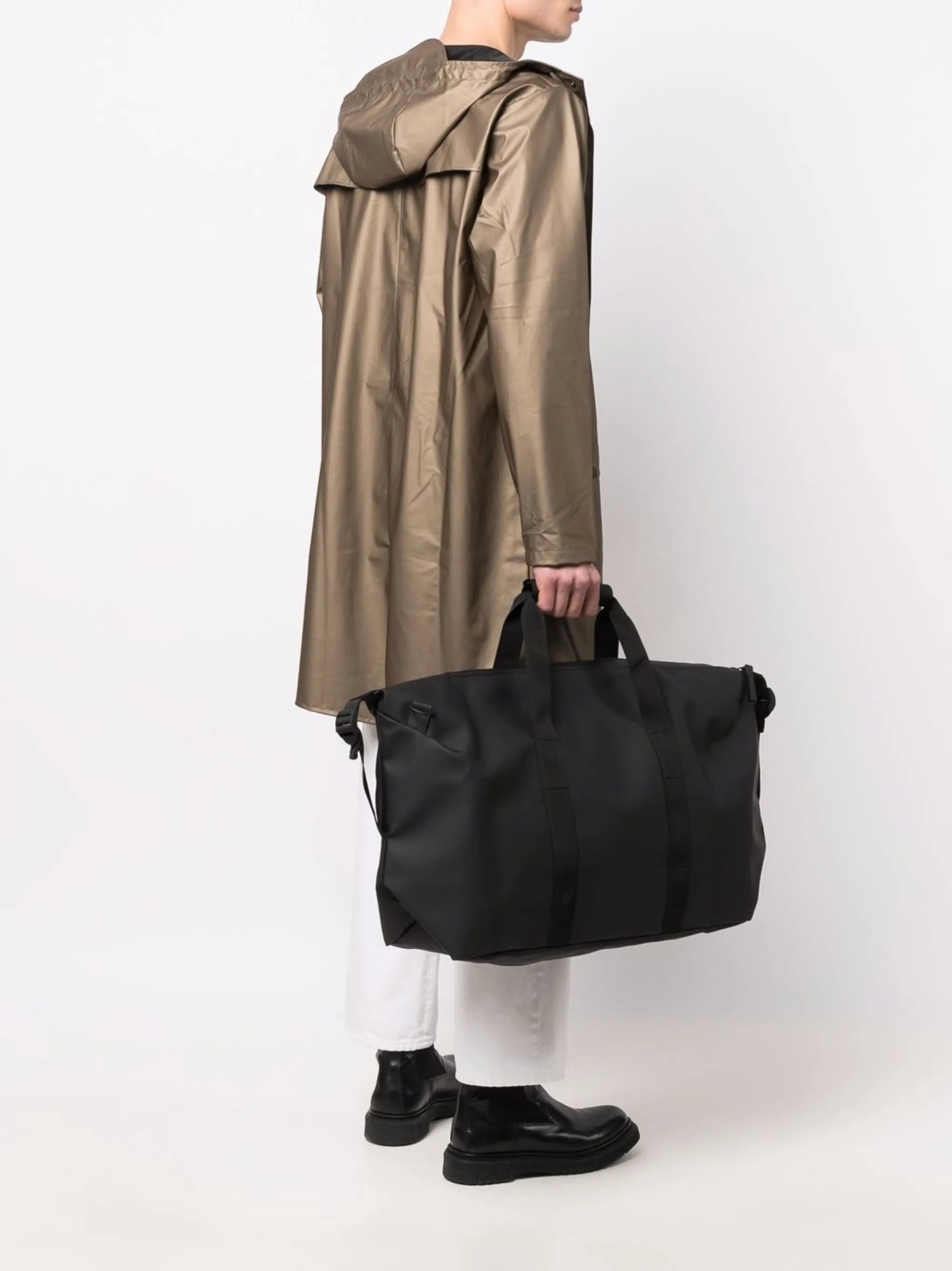 top zip-fastening holdall
