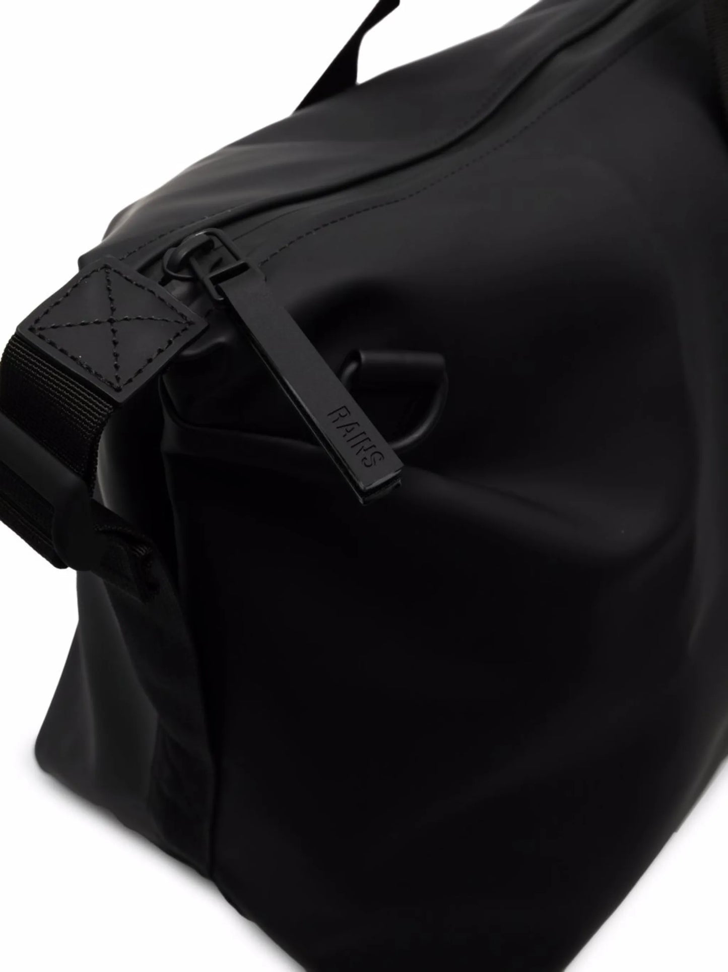 top zip-fastening holdall