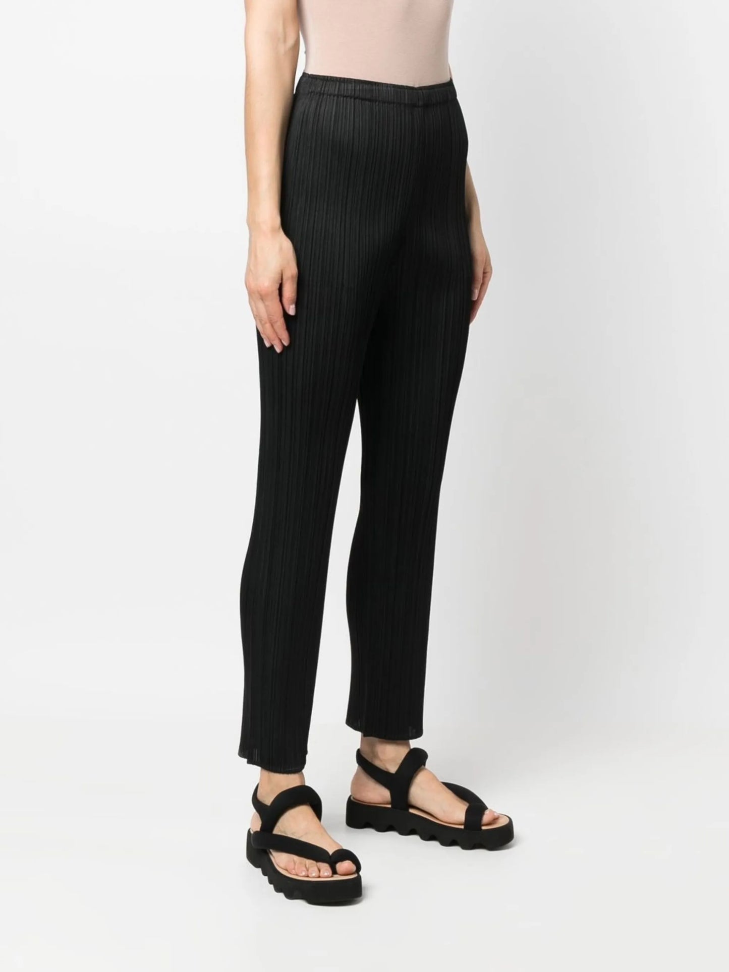 elasticated-waist slip-on straight trousers