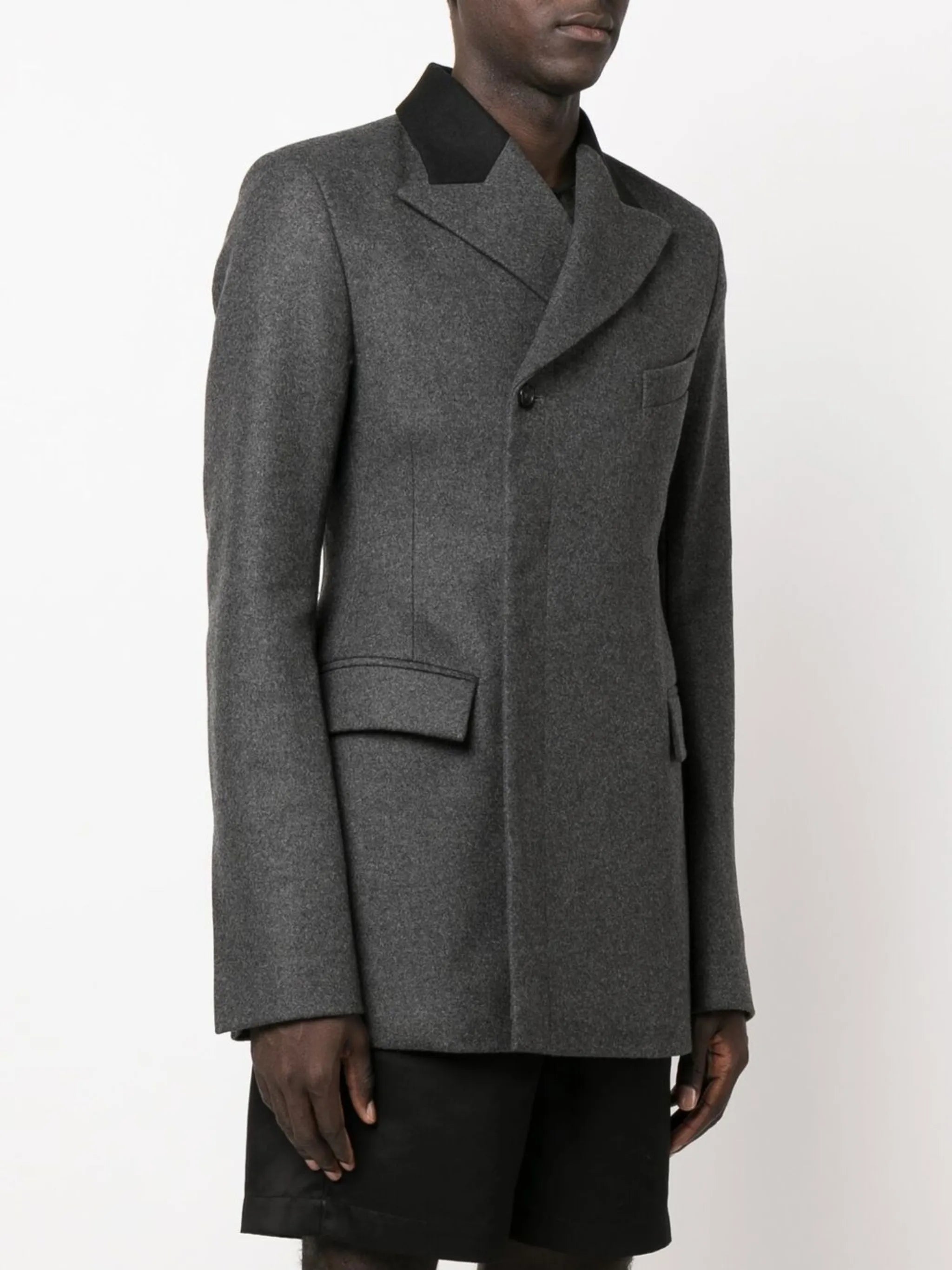 peak-lapels double-breasted jacket