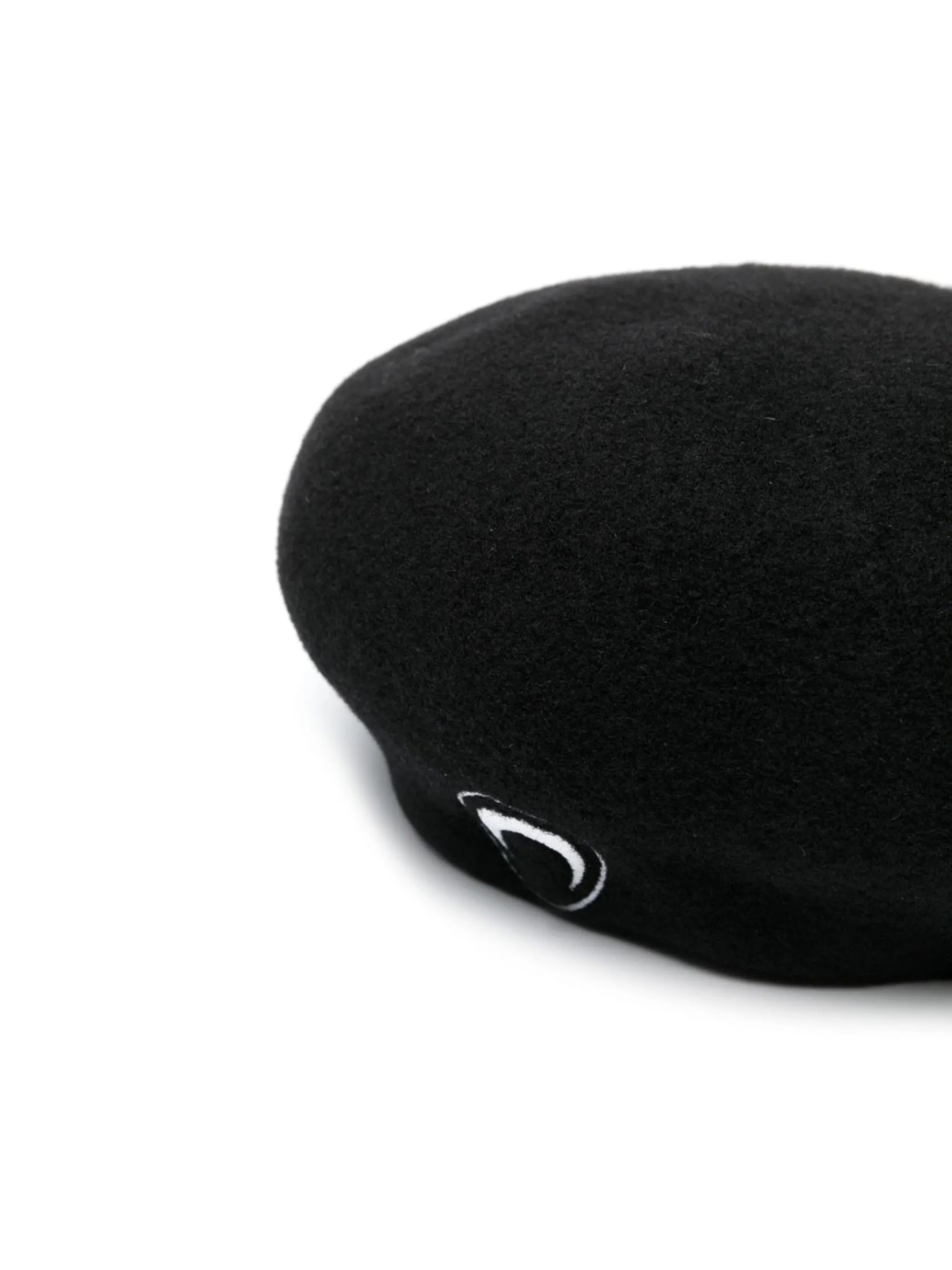 logo-embroidered beret