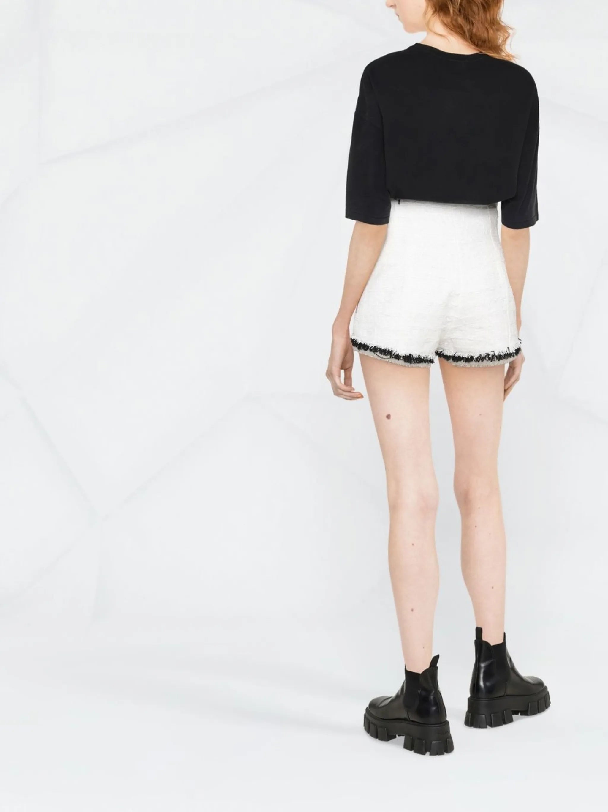 textured contrast-trim raw-edge shorts