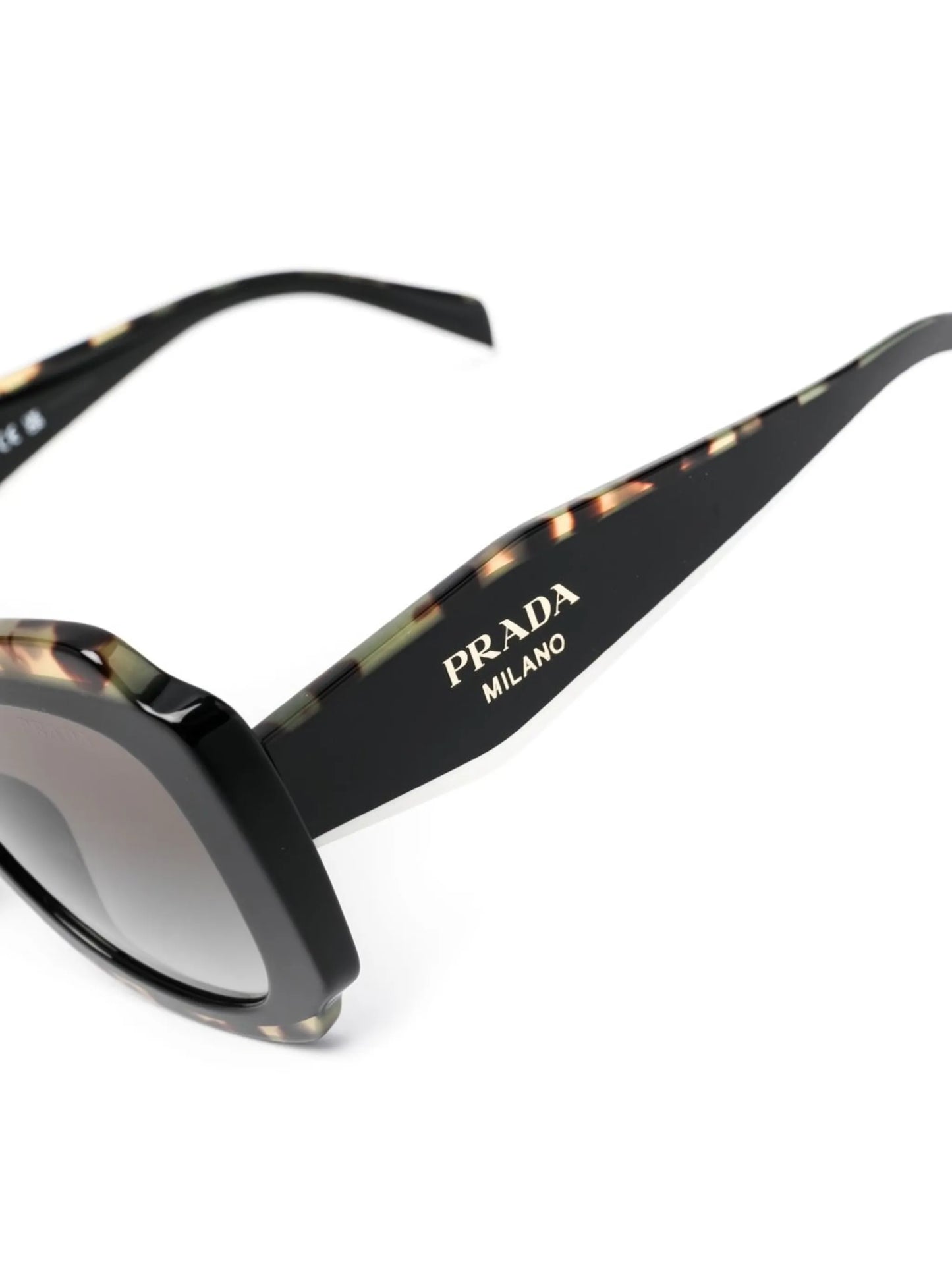 tortoishell-effect sunglasses