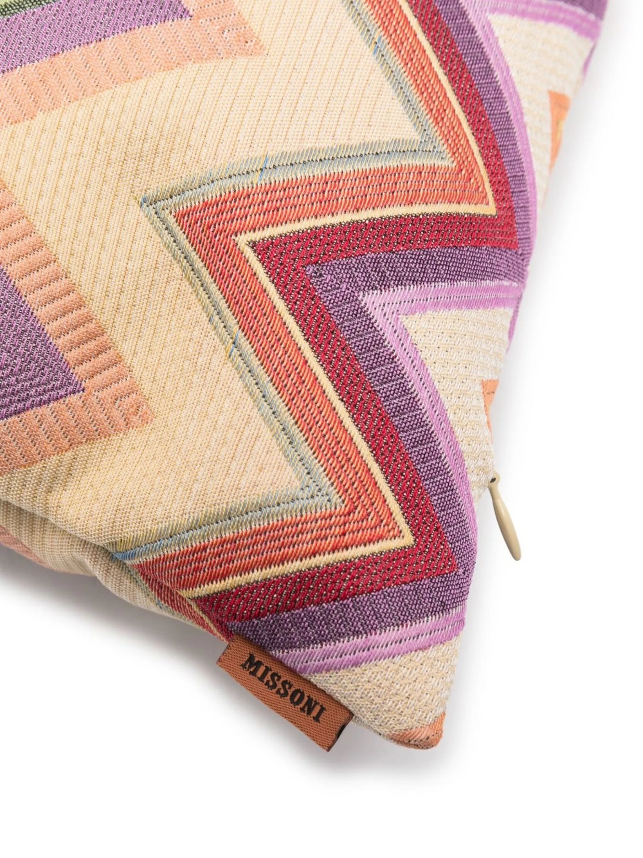 zigzag-pattern cushion