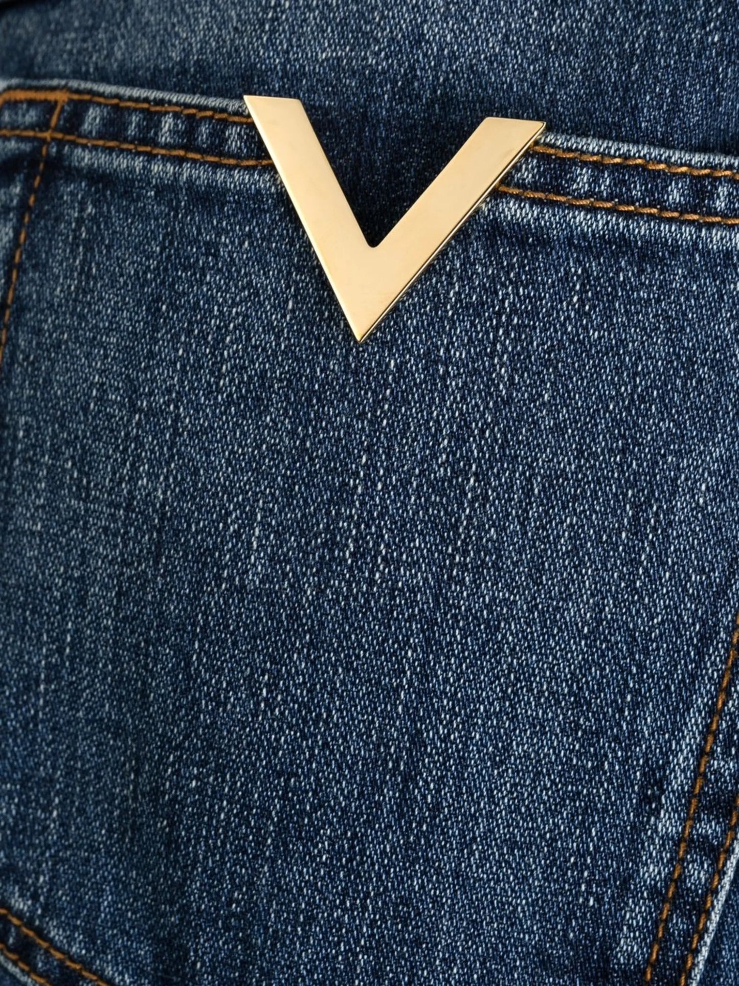 washed-effect jeans