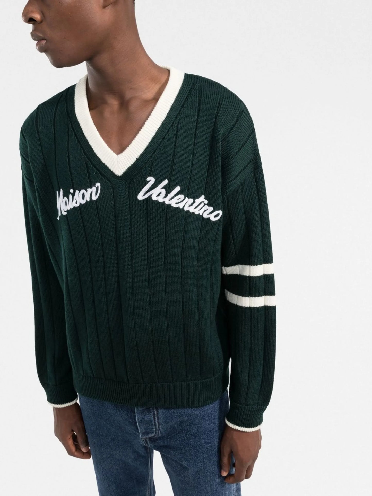 logo-embroidered V-neck wool jumper
