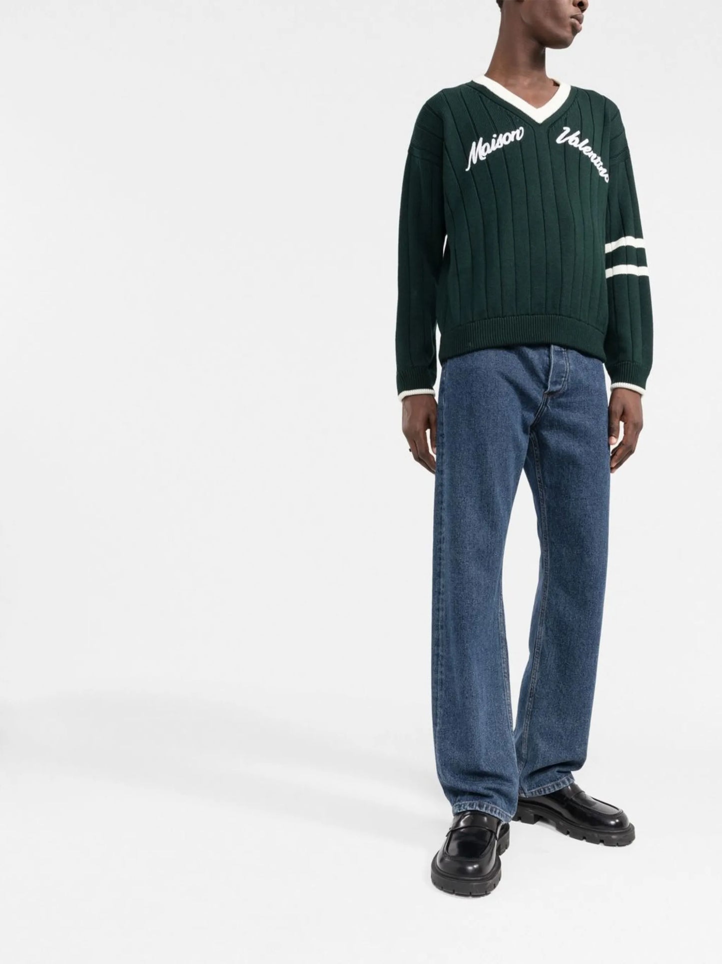 logo-embroidered V-neck wool jumper