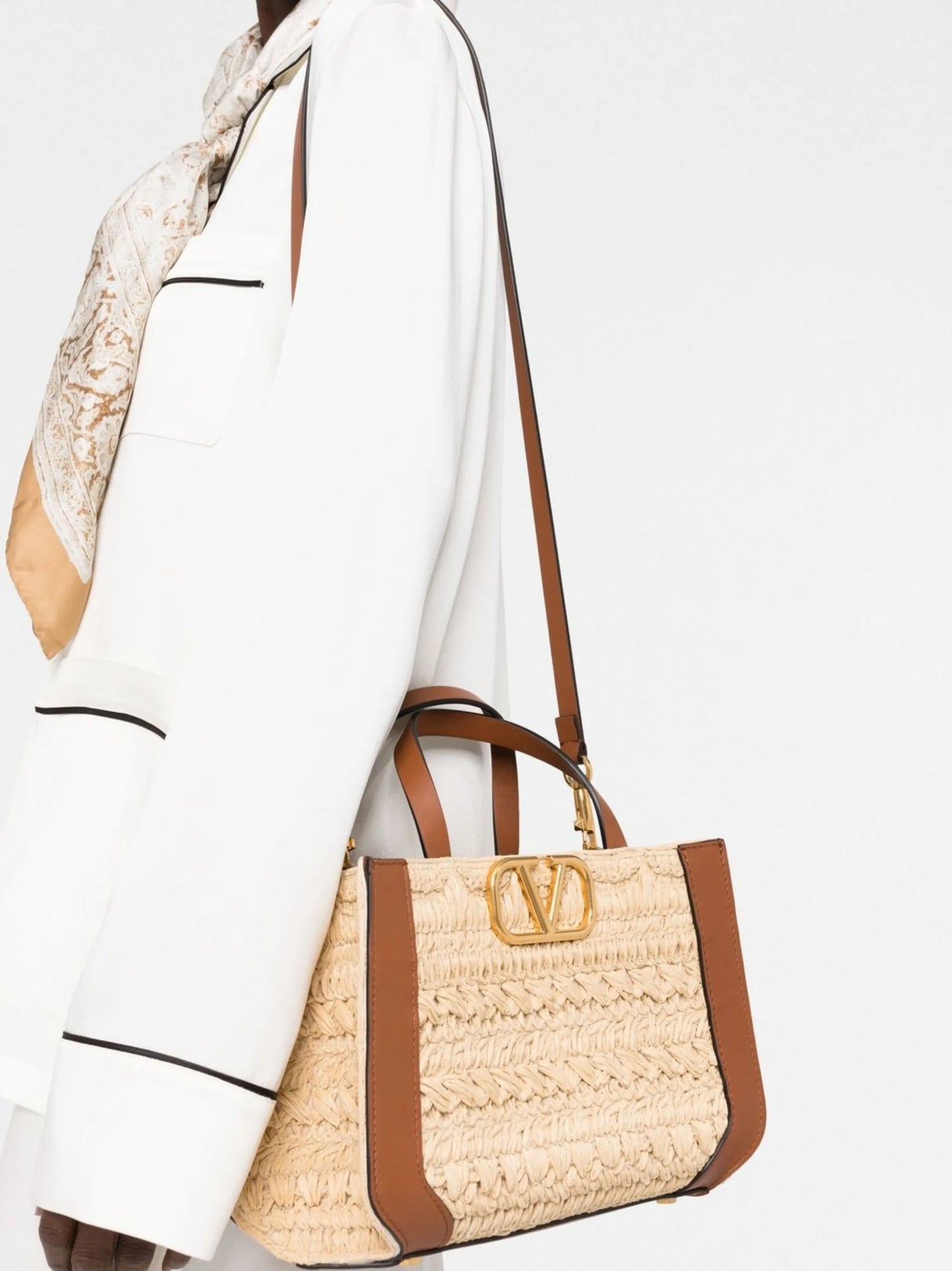 VLogo woven tote bag