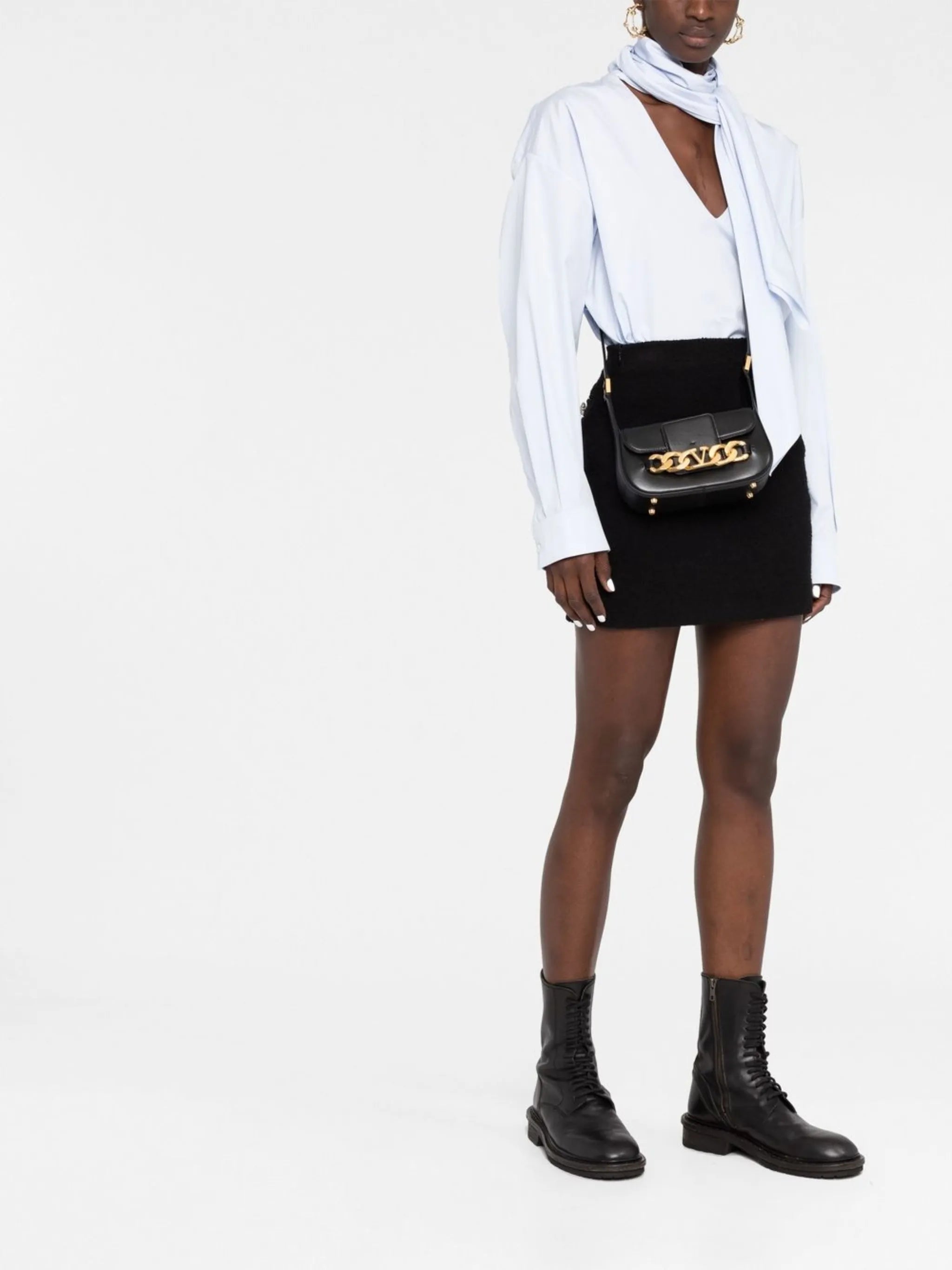 VLogo leather crossbody bag