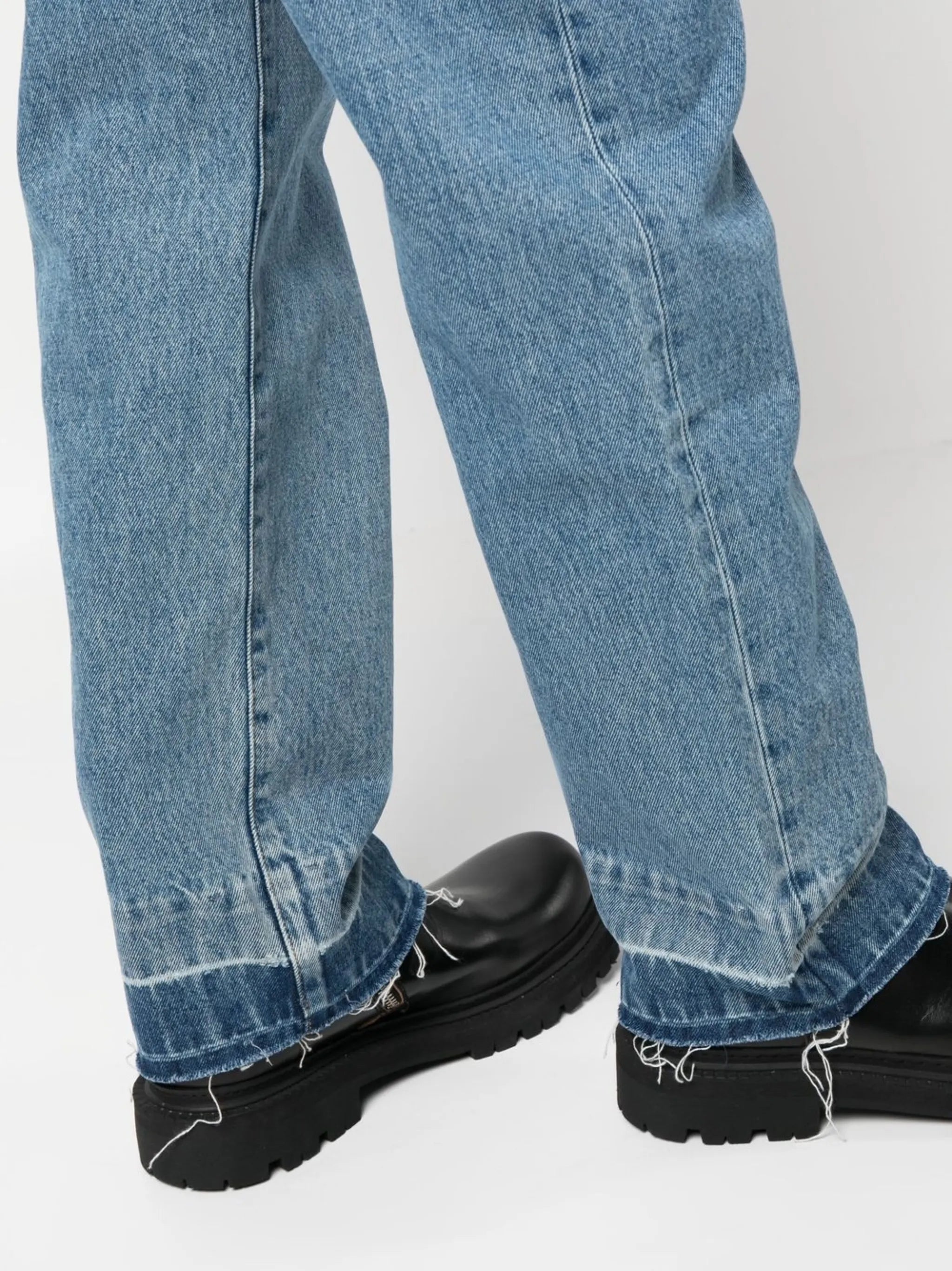 VLogo straight-leg jeans