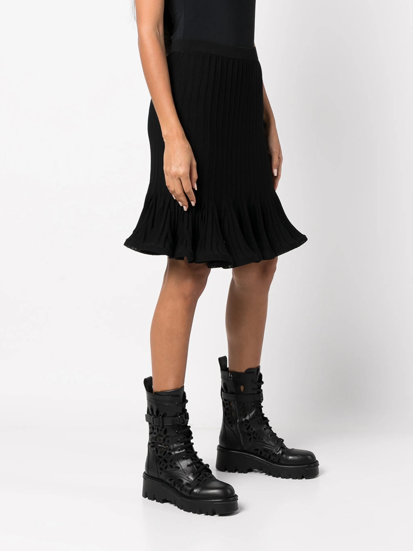 pleated knit ruffled-hem skirt