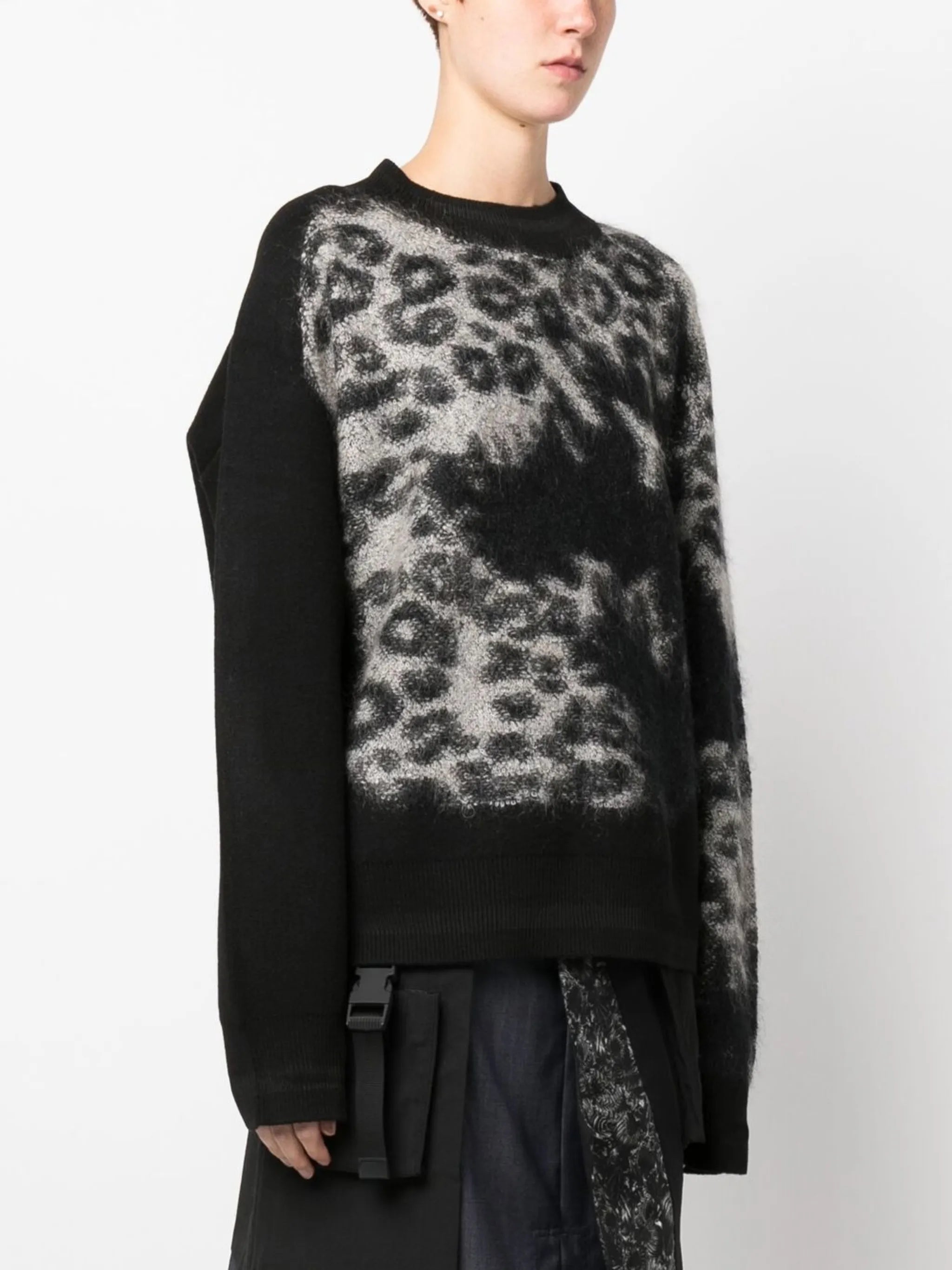 leopard-print crewneck jumper