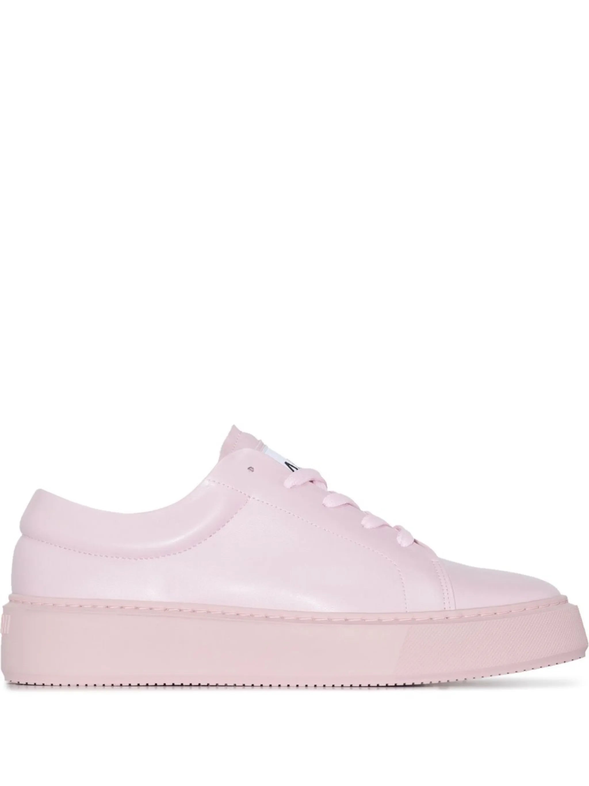 Sporty low-top sneakers