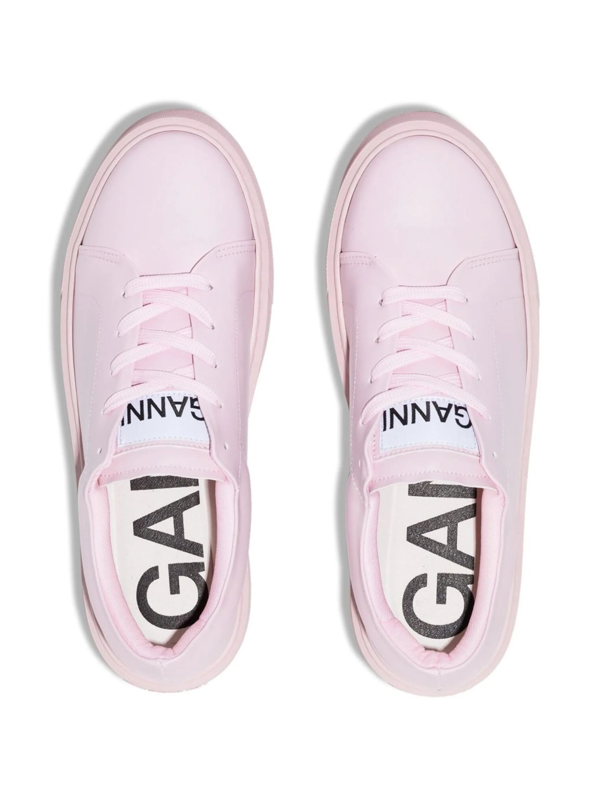 Sporty low-top sneakers