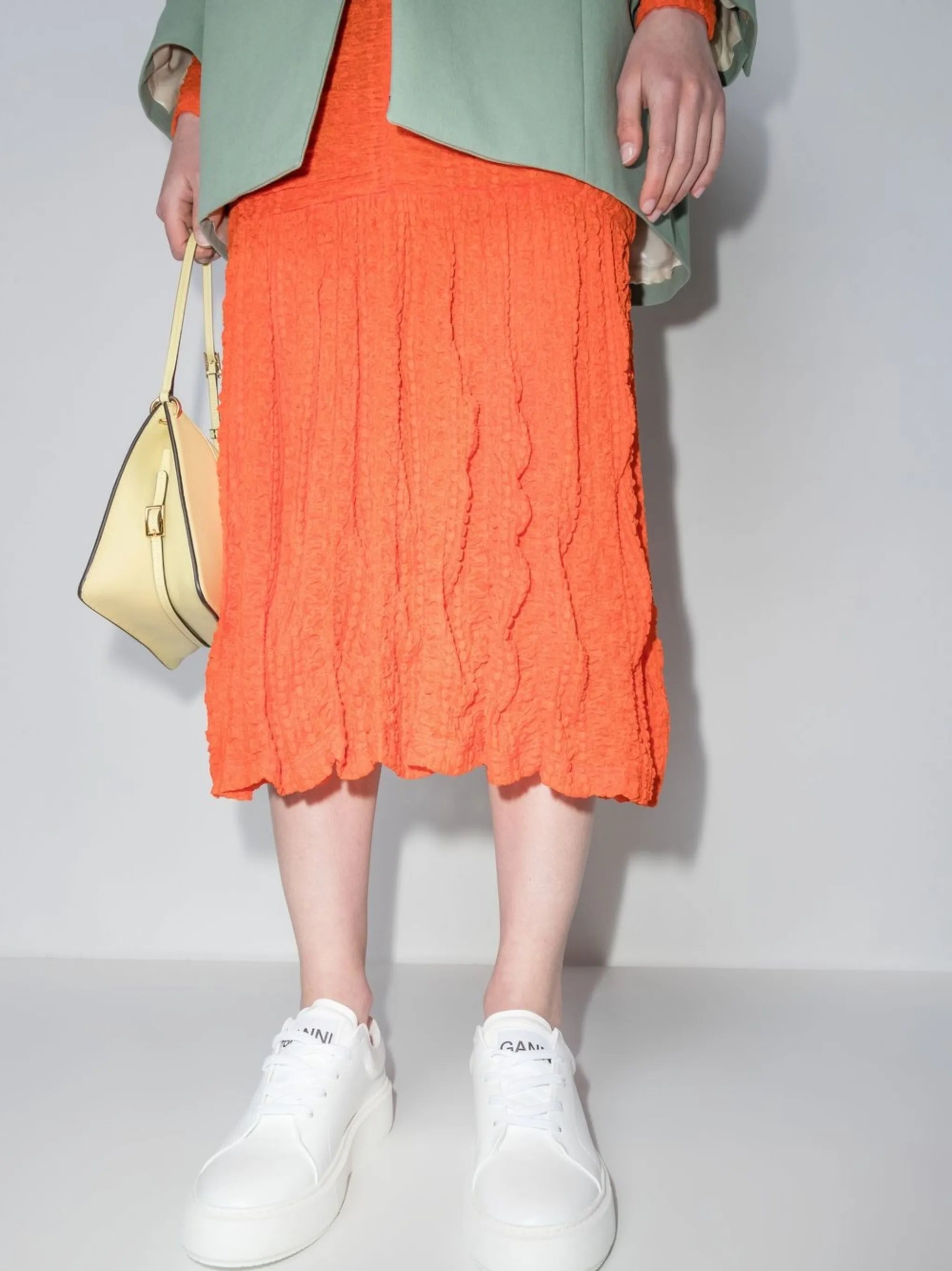 Sporty low-top sneakers