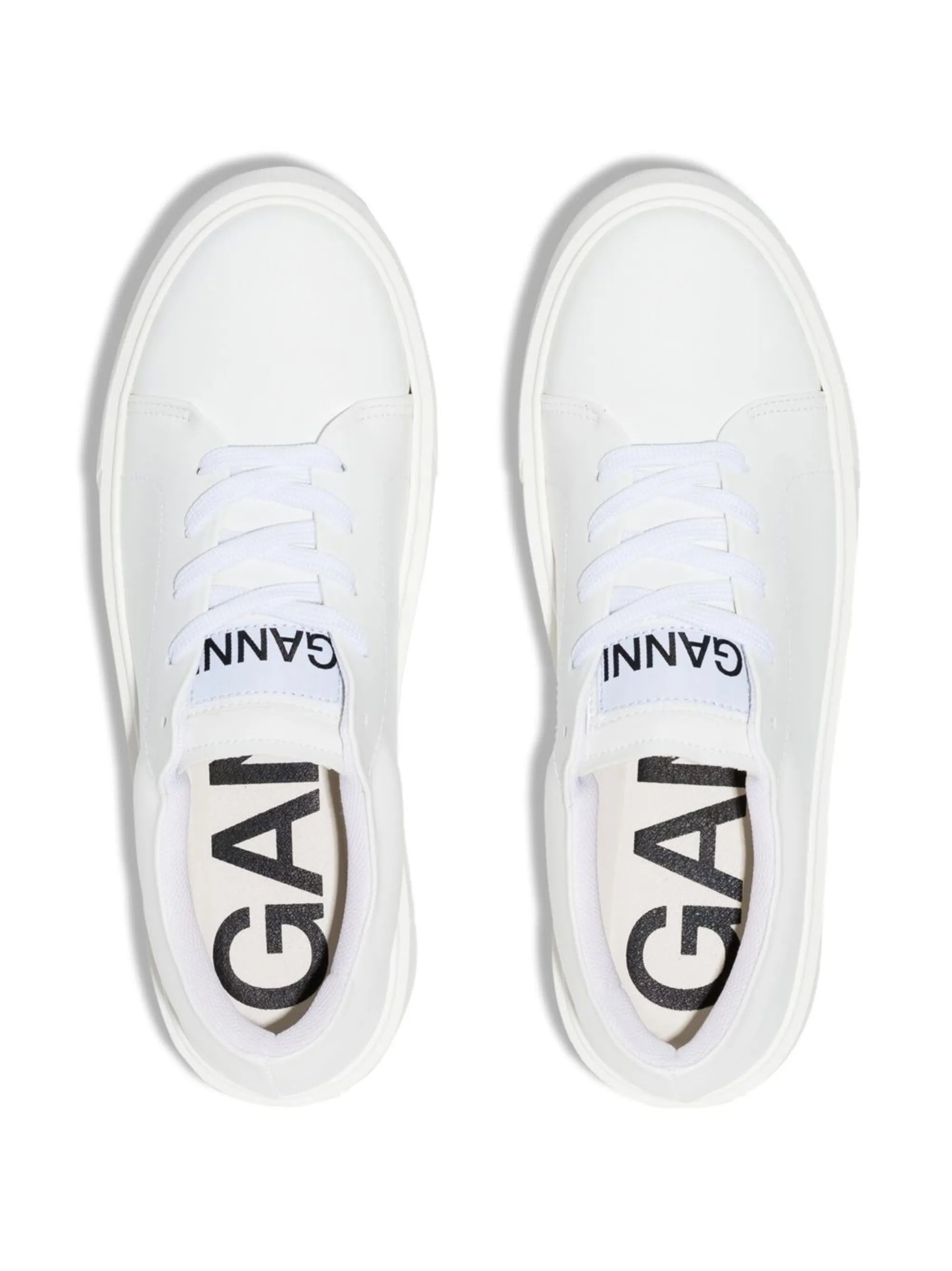 Sporty low-top sneakers