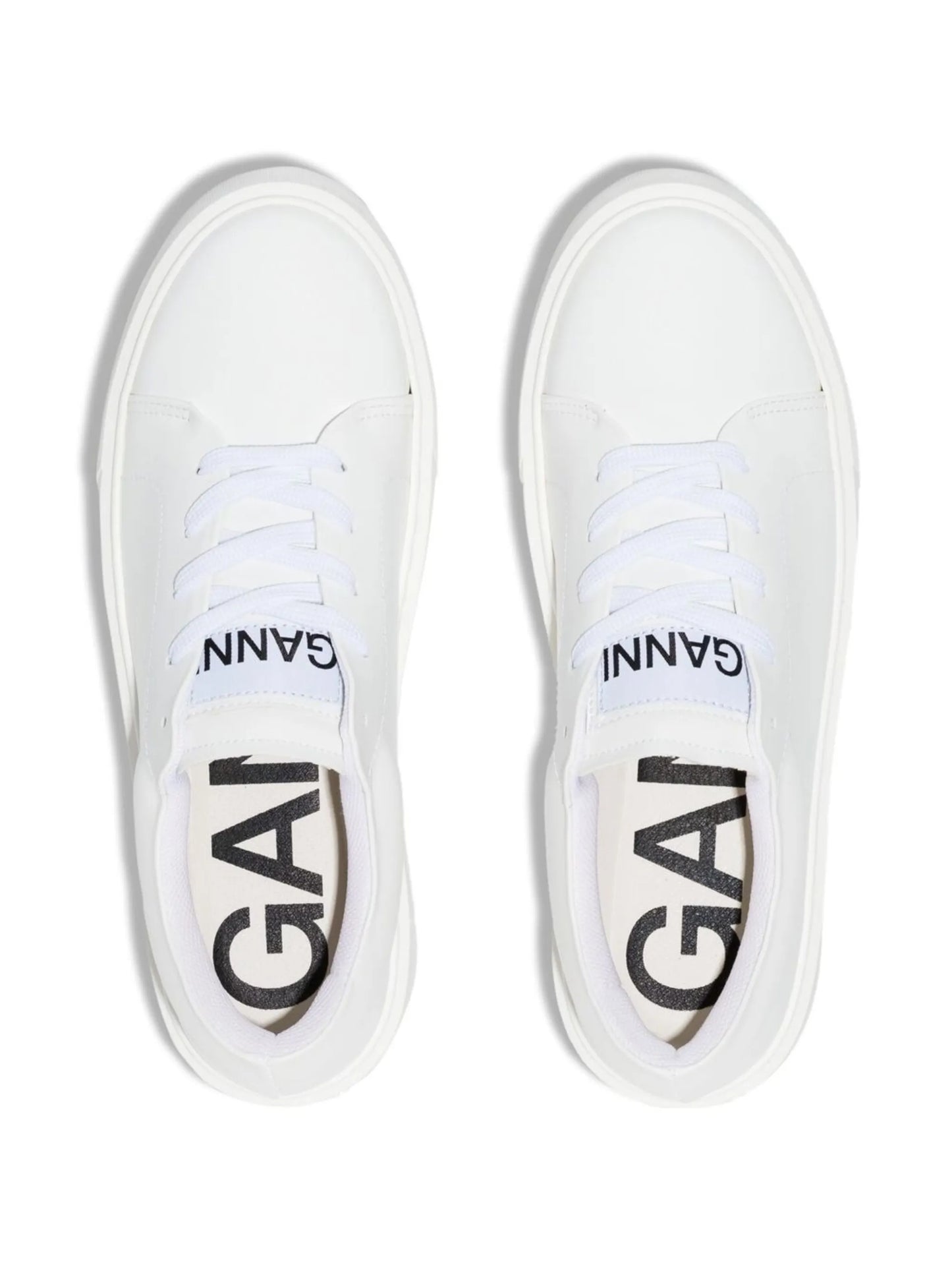 Sporty low-top sneakers