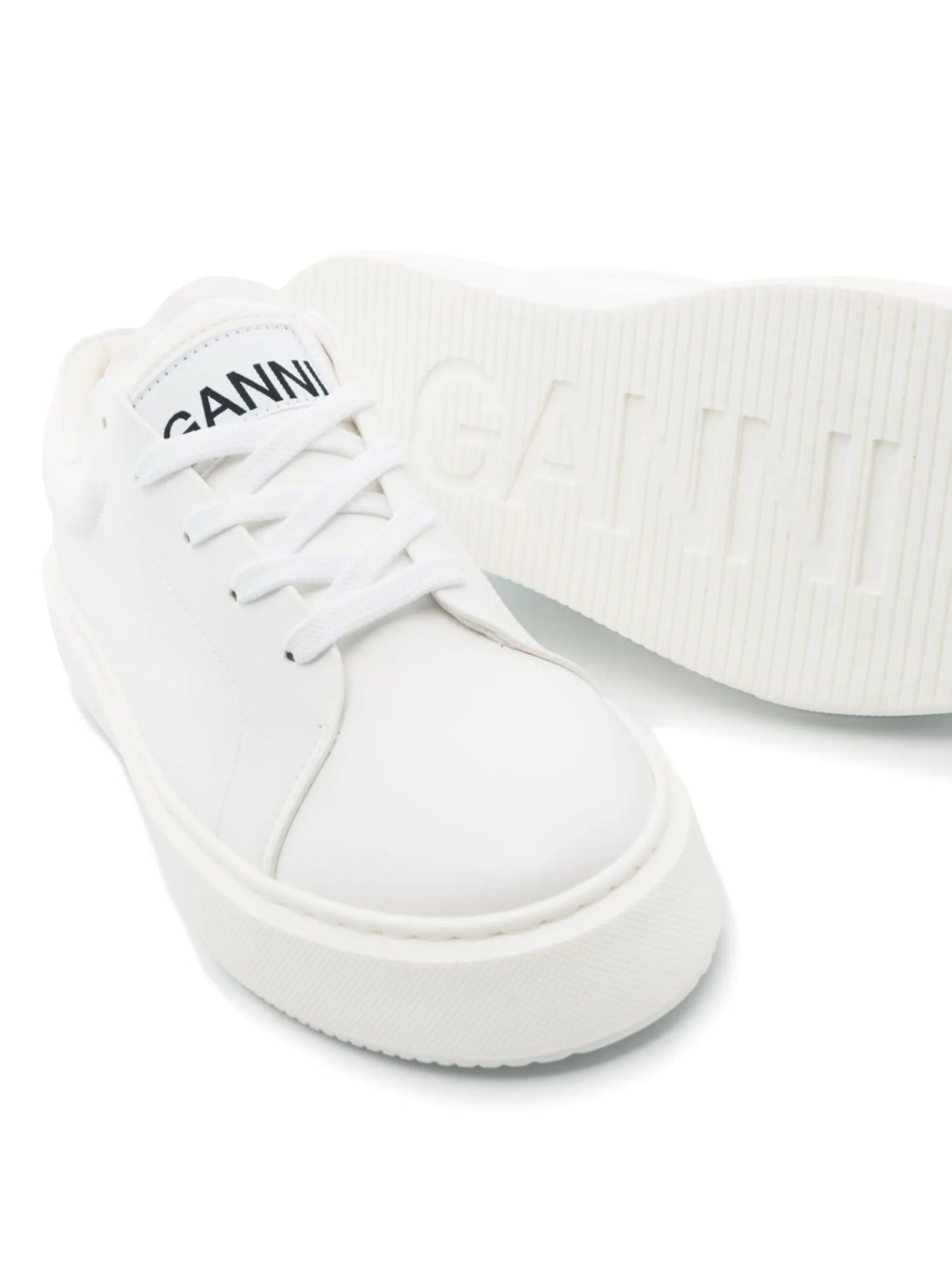 Sporty low-top sneakers