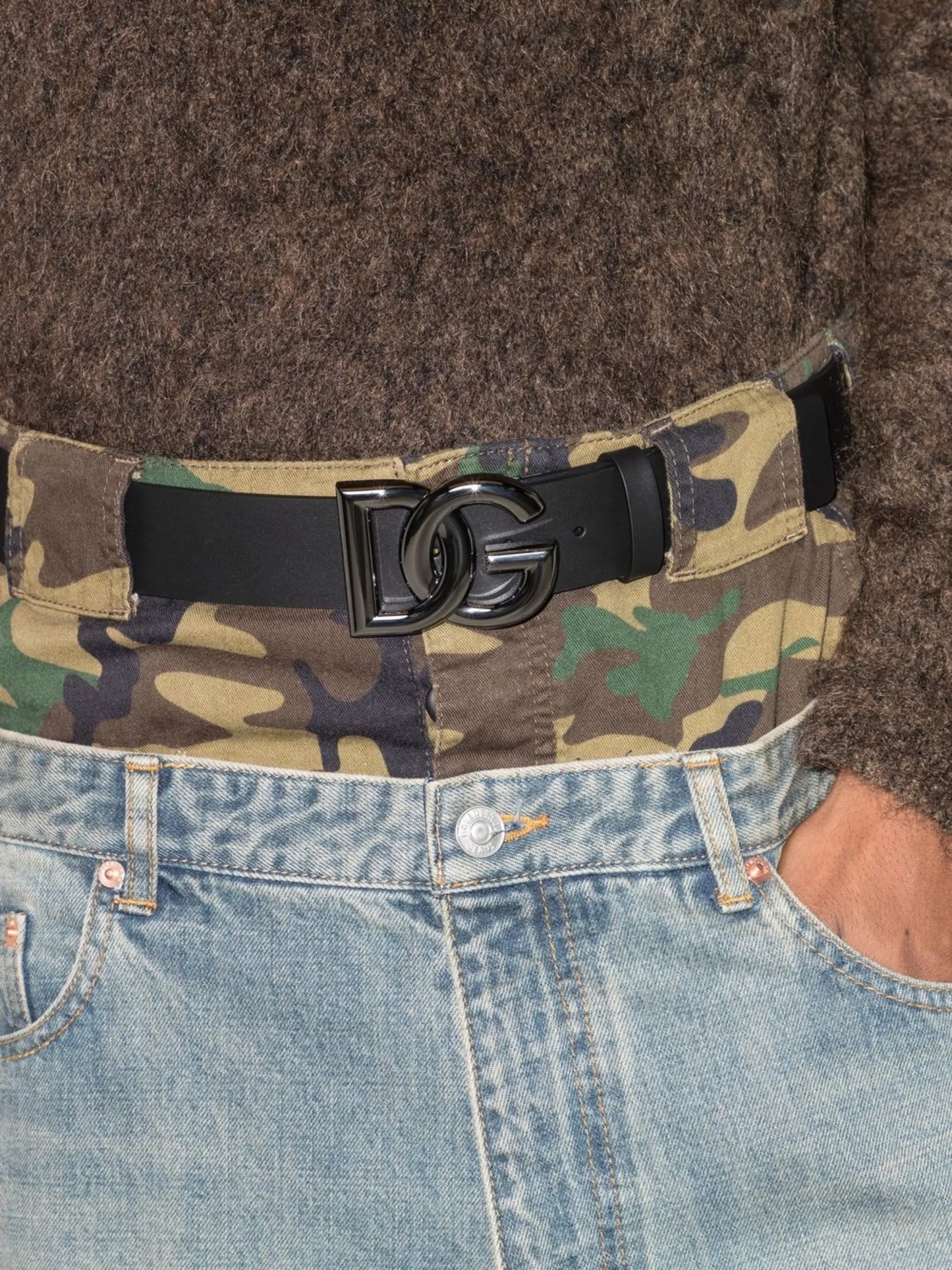 logo-buckle belt